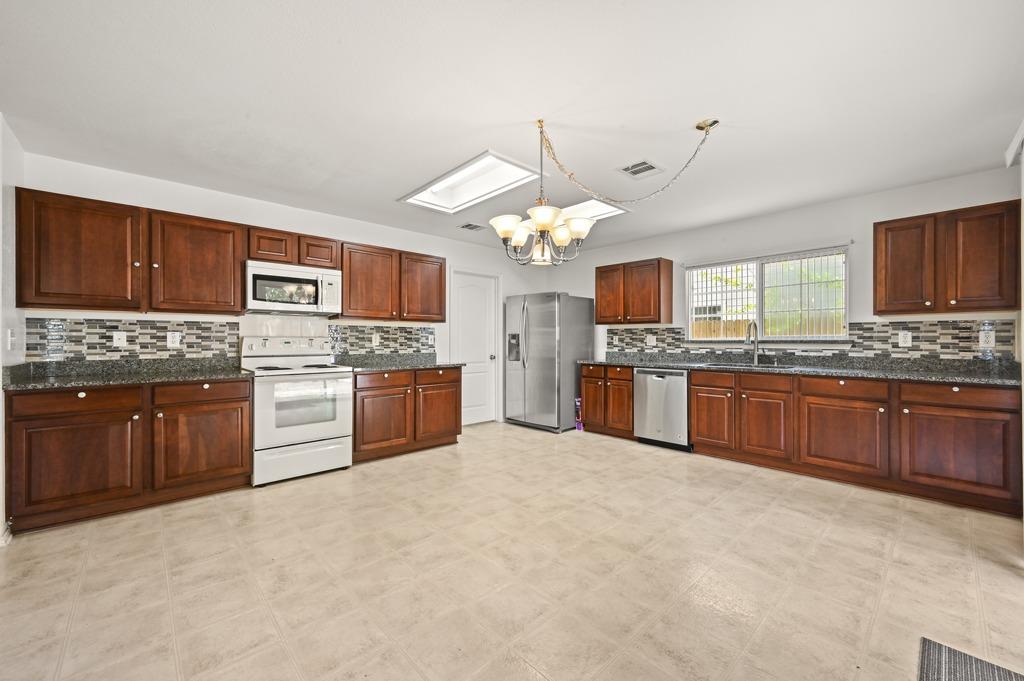 83 Elm Hill CT — photo 5