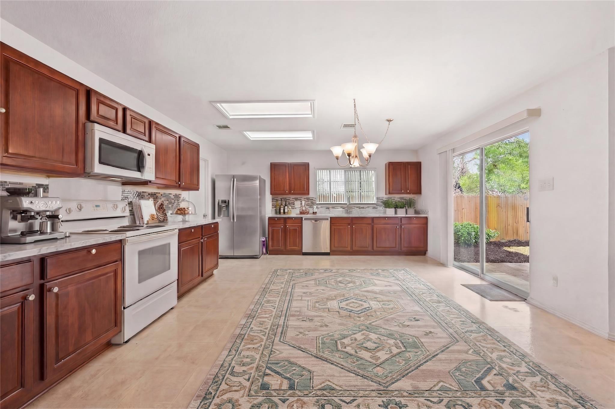 83 Elm Hill CT — photo 4