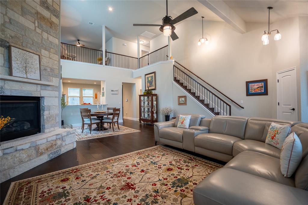 1215 Davis ST — photo 4
