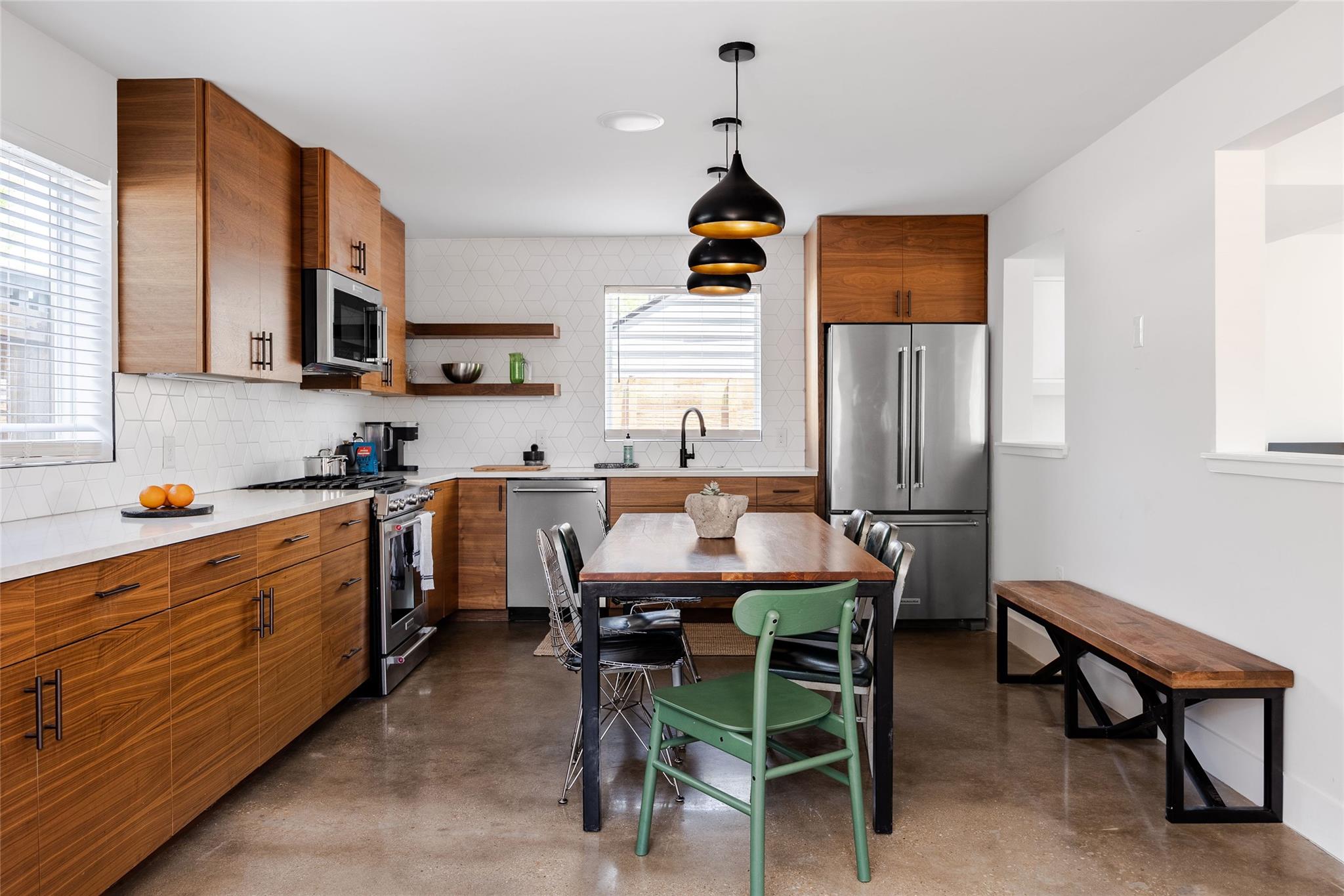 708 Chicon ST — photo 3