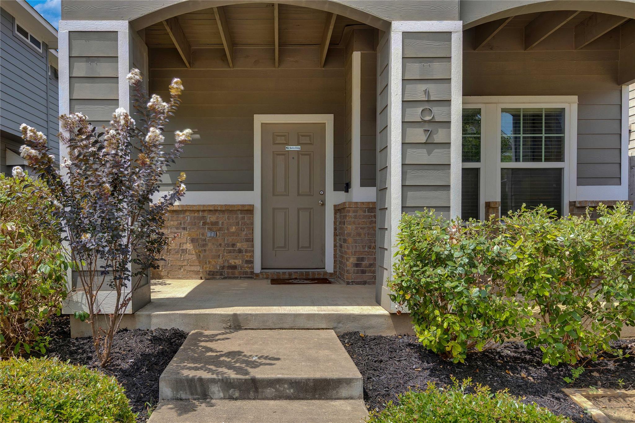 107 Friendship Oak DR — photo 3