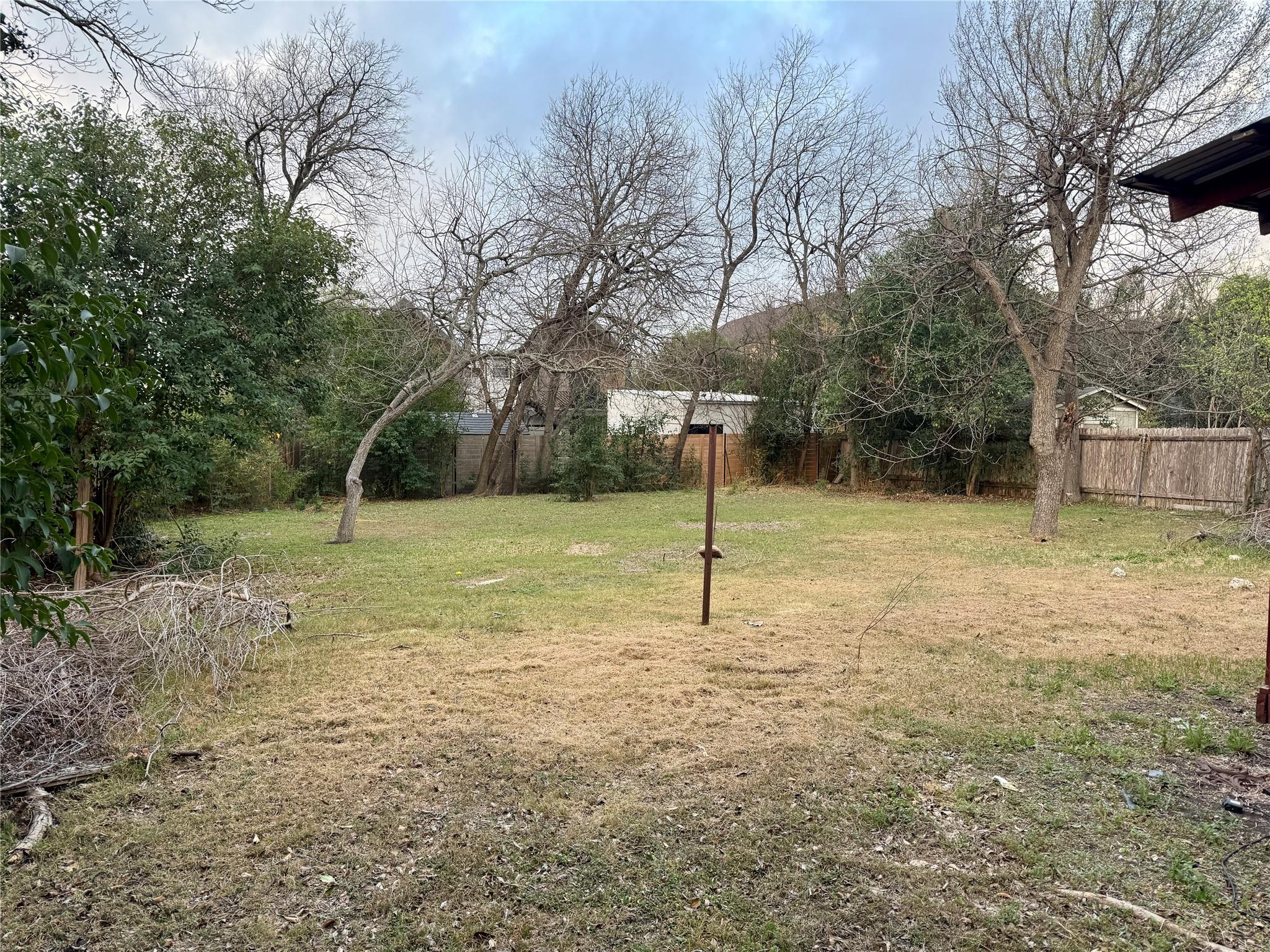 503 Brentwood ST — photo 3