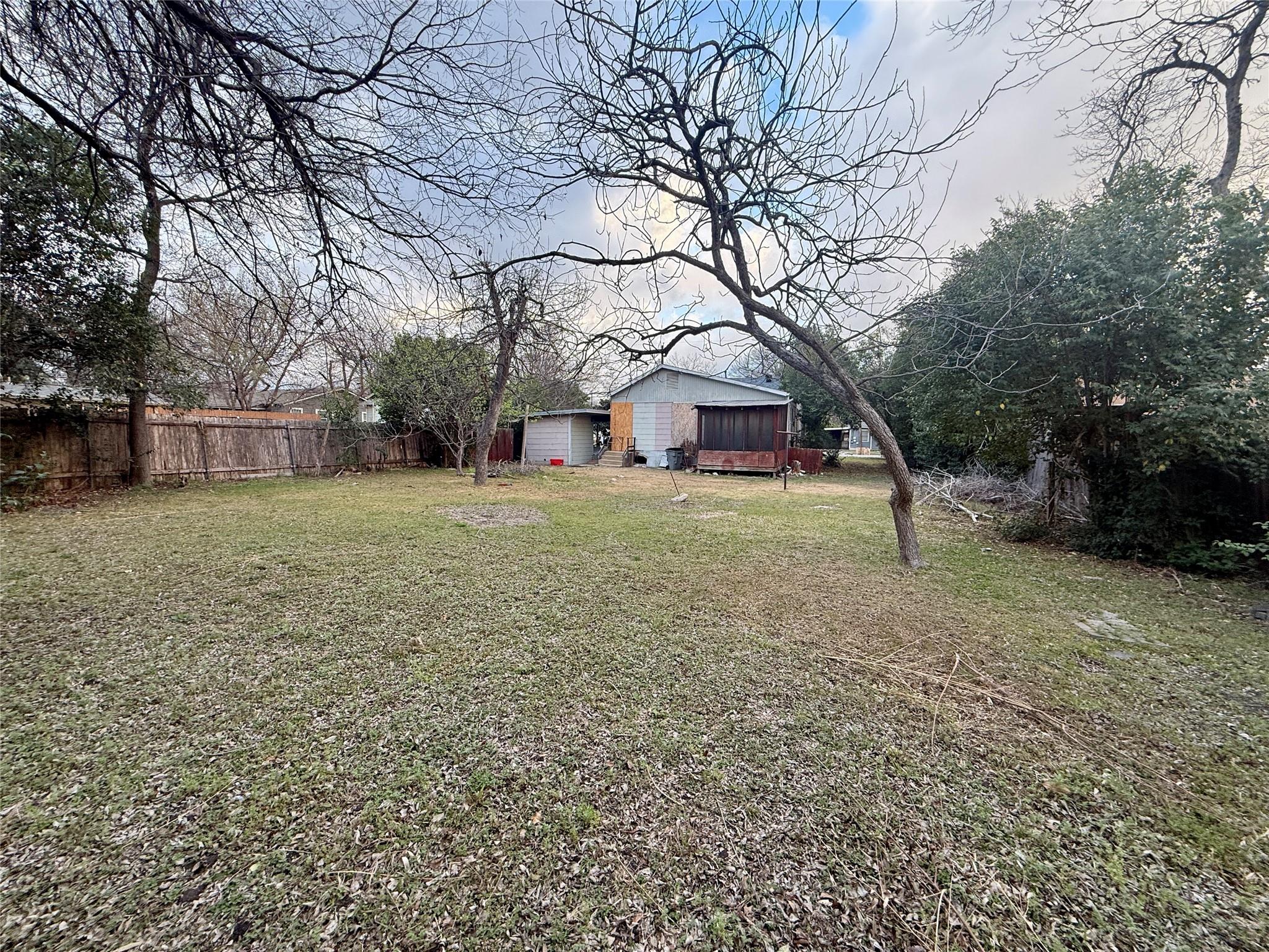 503 Brentwood ST — photo 4