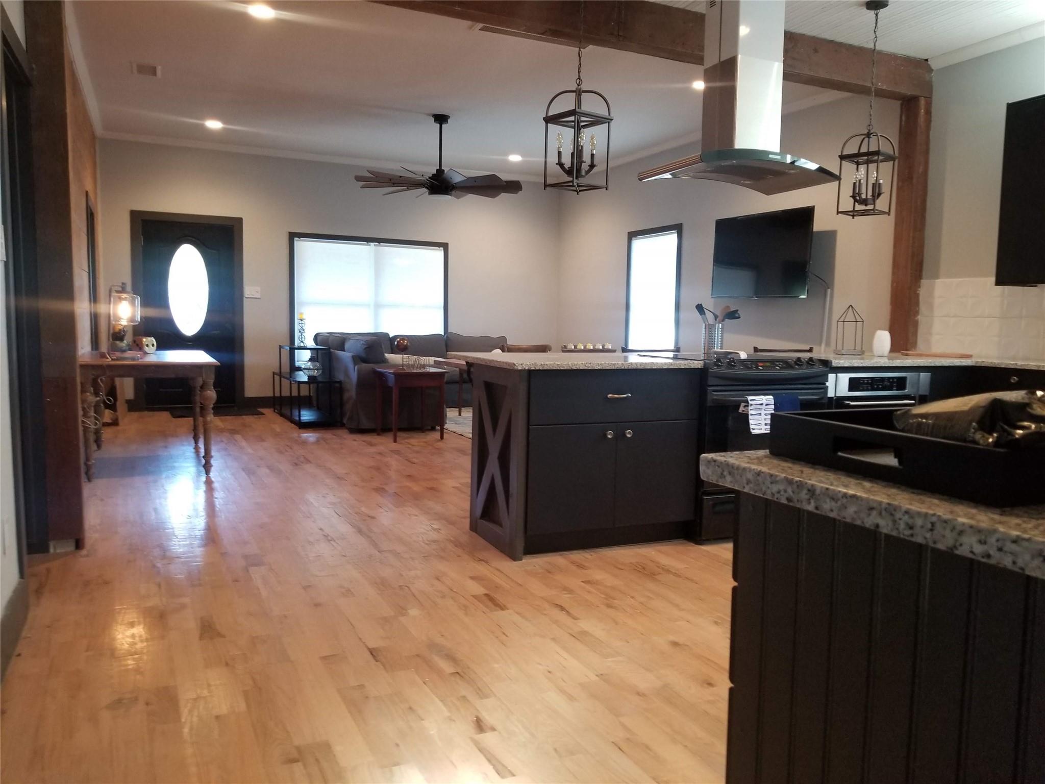 410 Milam Ave — photo 3