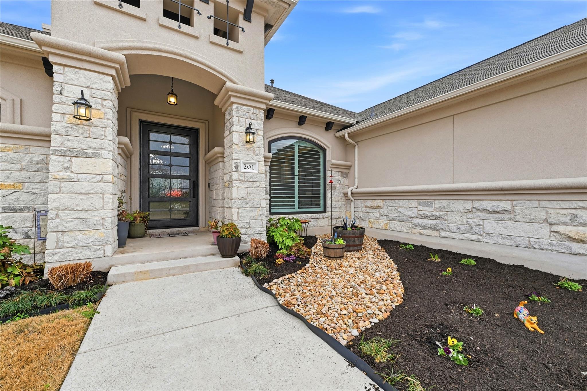 201 Miranda WAY — photo 3