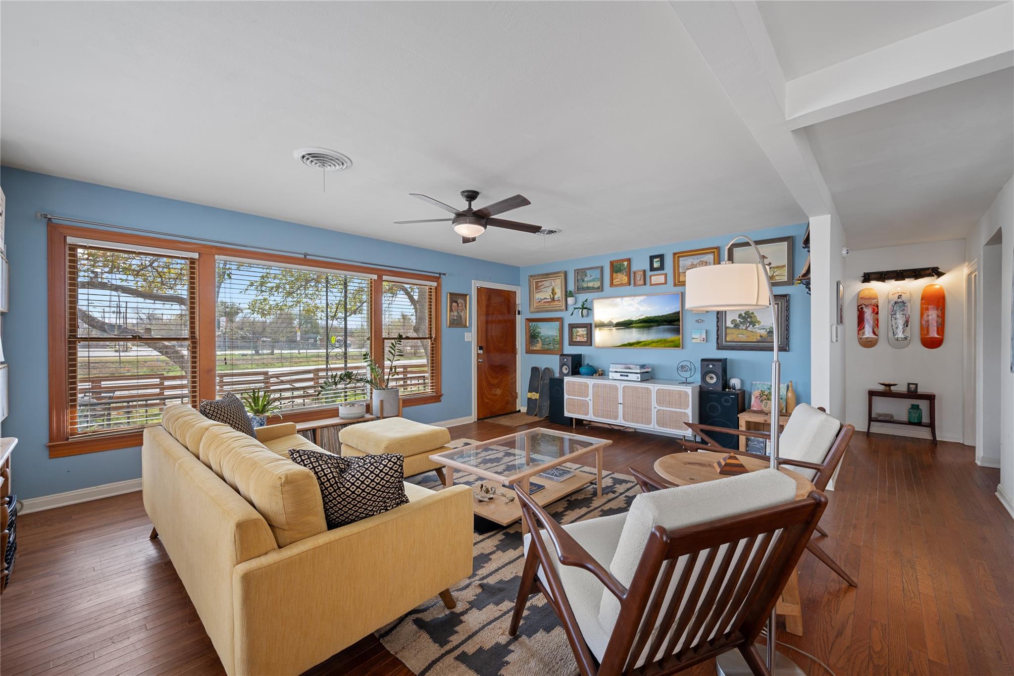 5114 Caswell Ave — photo 3