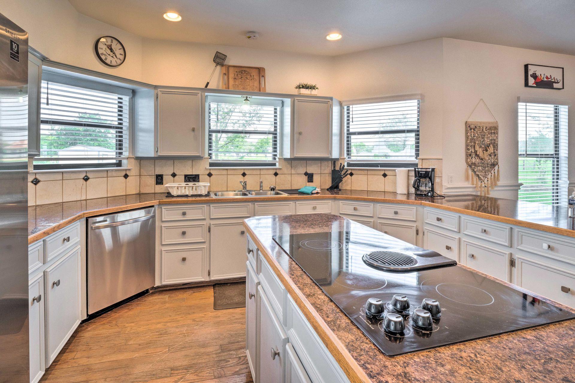 15805 Richards DR — photo 3