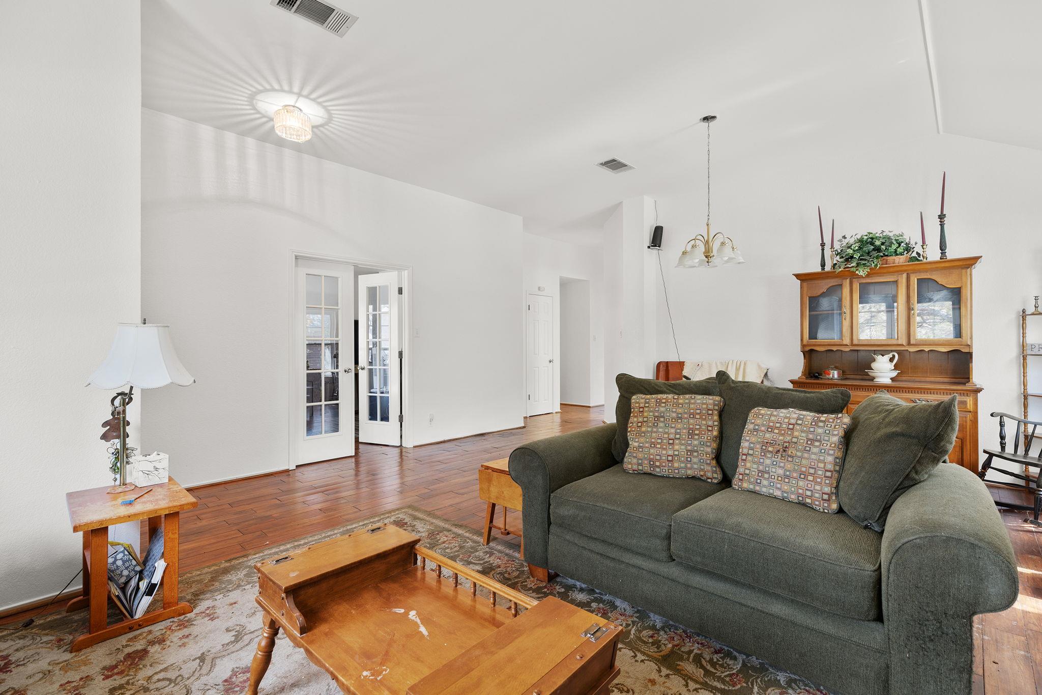 3624 Flora Vista LOOP — photo 5