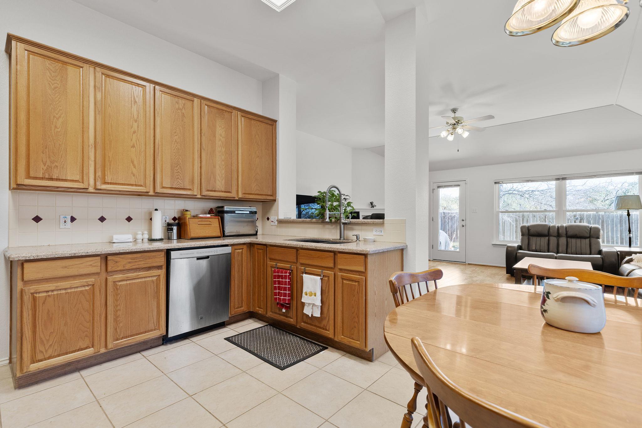3624 Flora Vista LOOP — photo 3