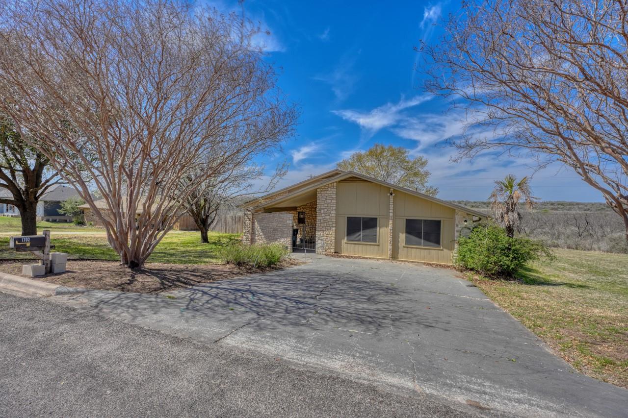 1702 Sunset DR