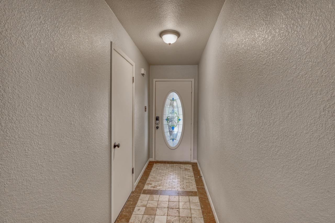 1702 Sunset DR — photo 3