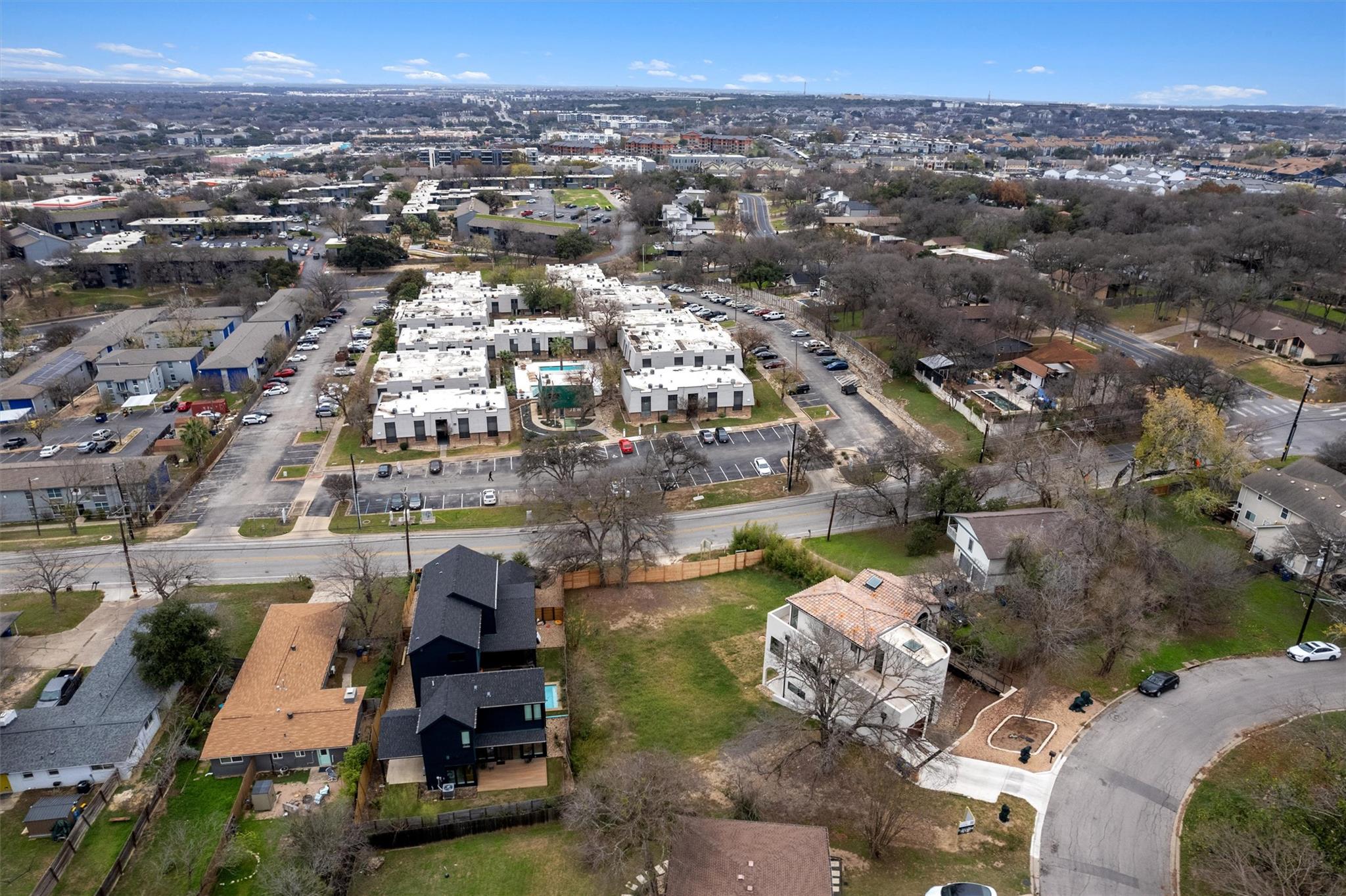 1715 Sylvan DR — photo 4
