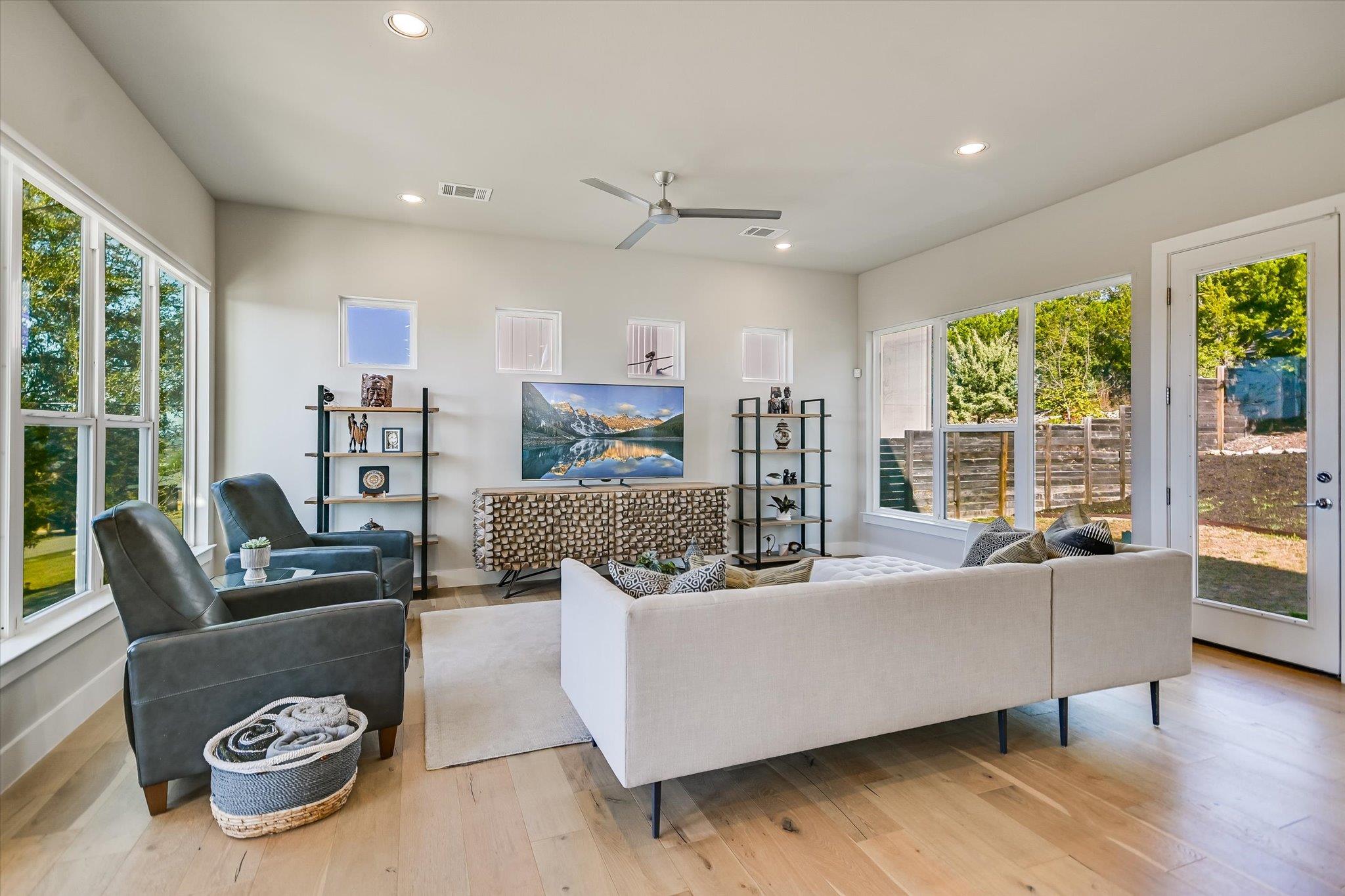 1005 Larkhall DR — photo 5