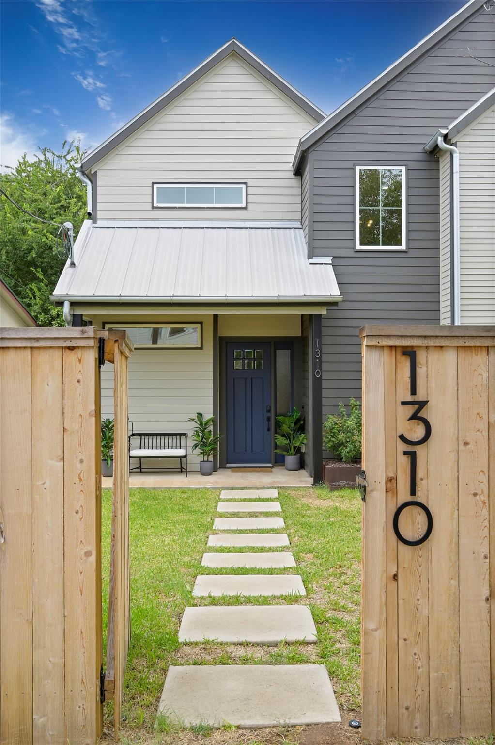 1310 Comal ST — photo 3