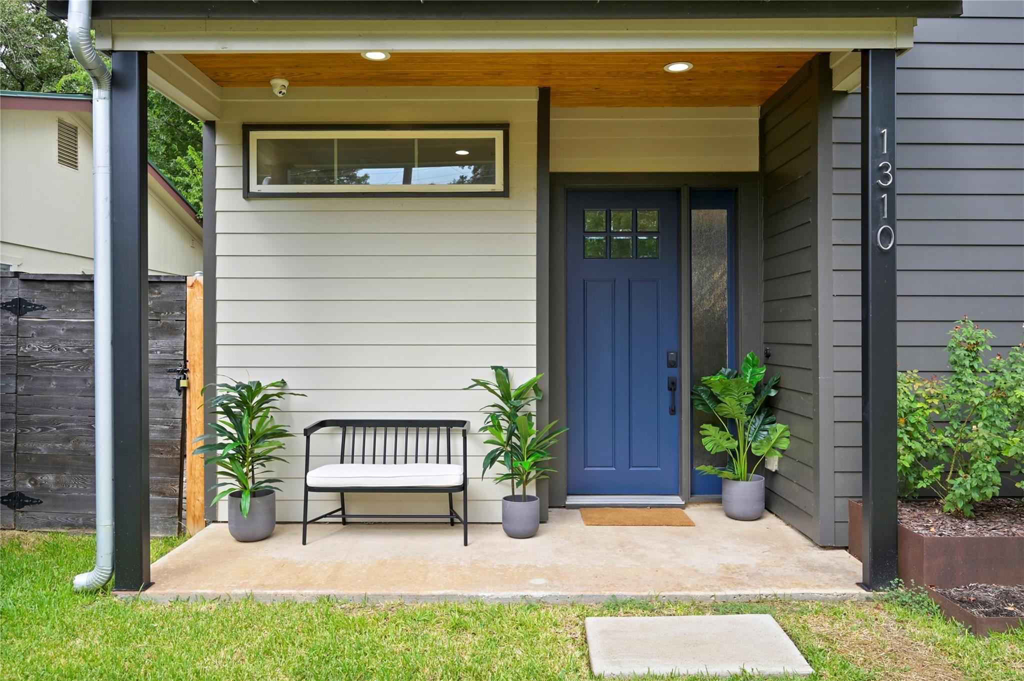 1310 Comal ST — photo 4
