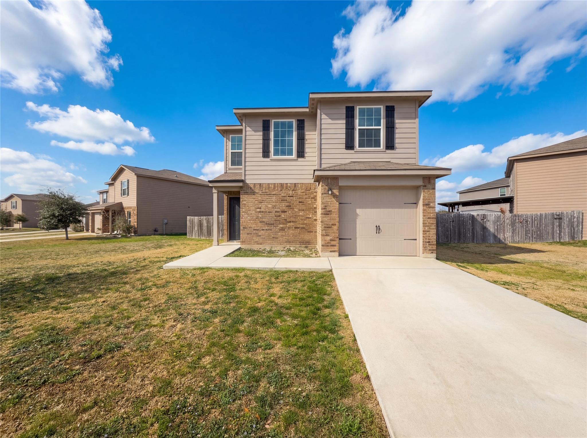 501 Yearwood LN