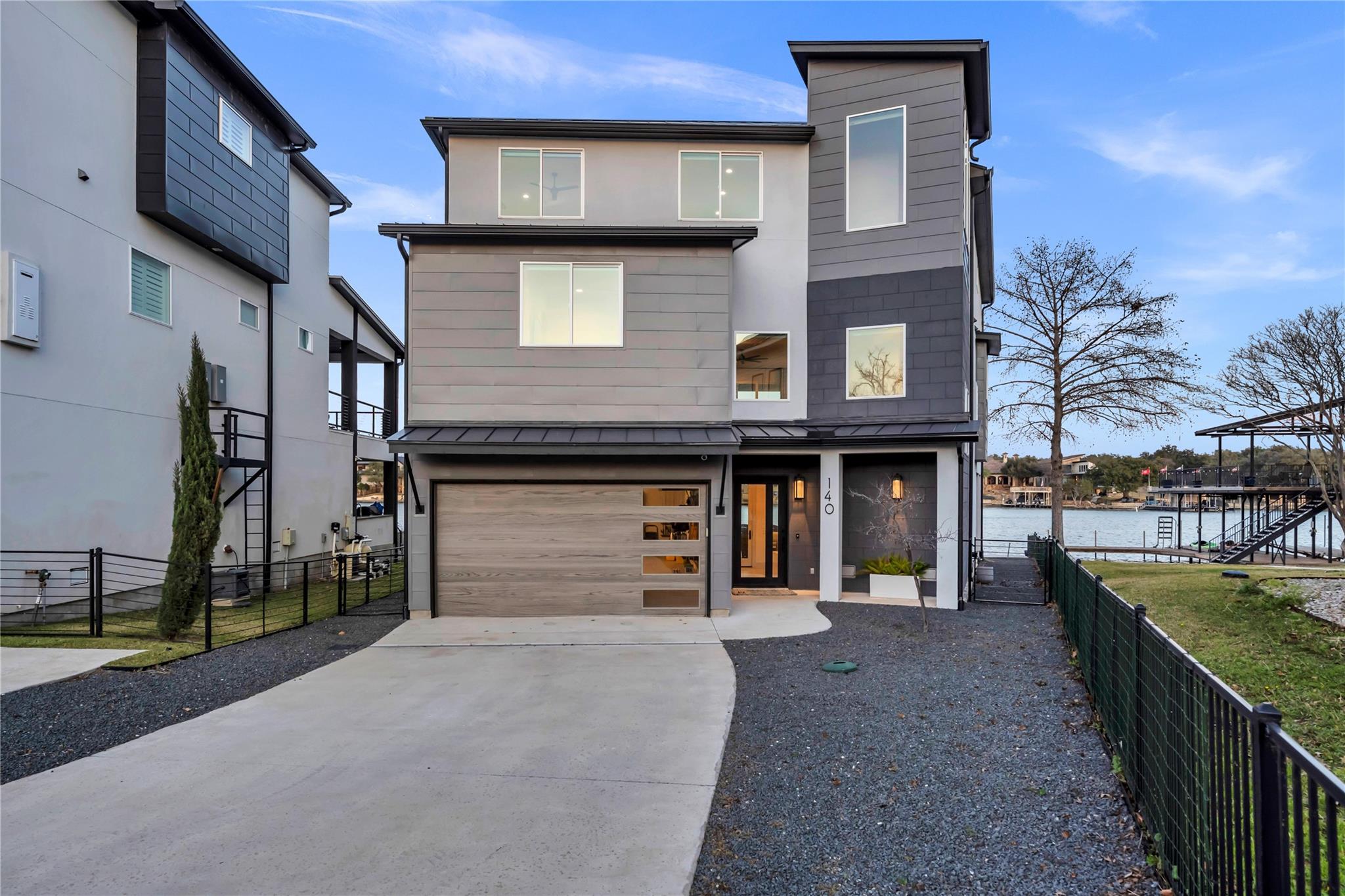 140 Riverbend — photo 3