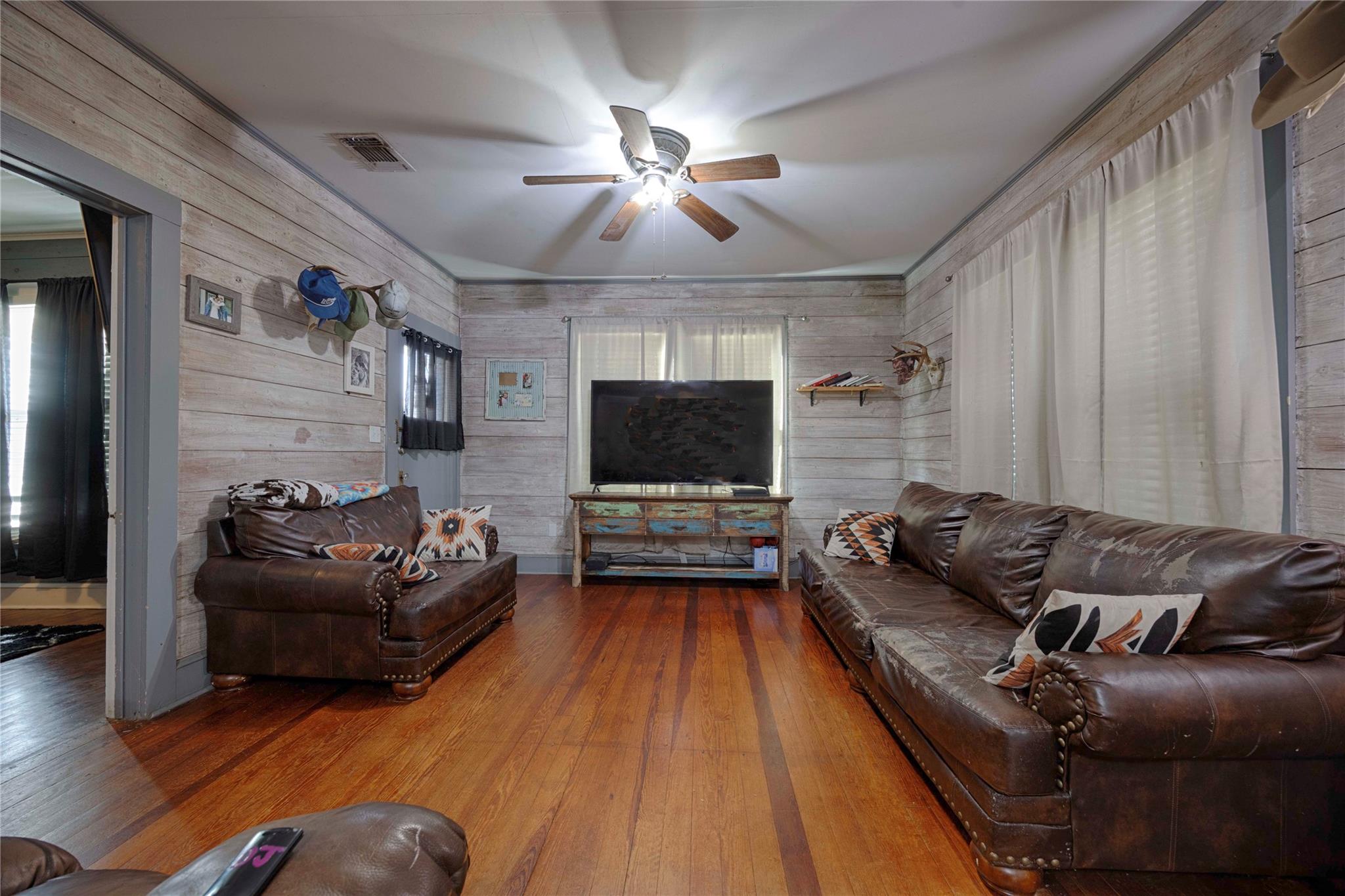 309 Anderson ST — photo 4
