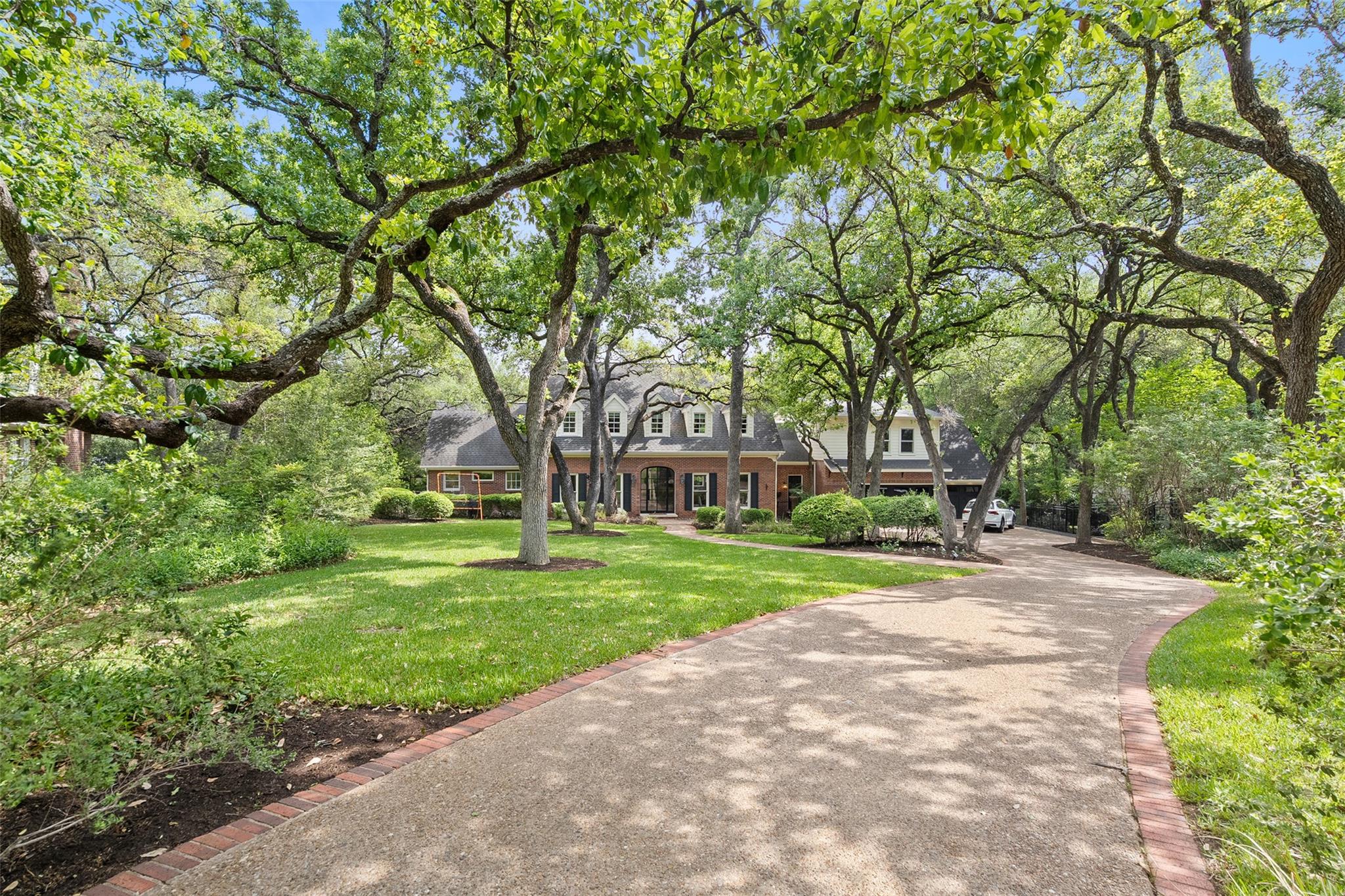 2601 Buckminster CT — photo 4