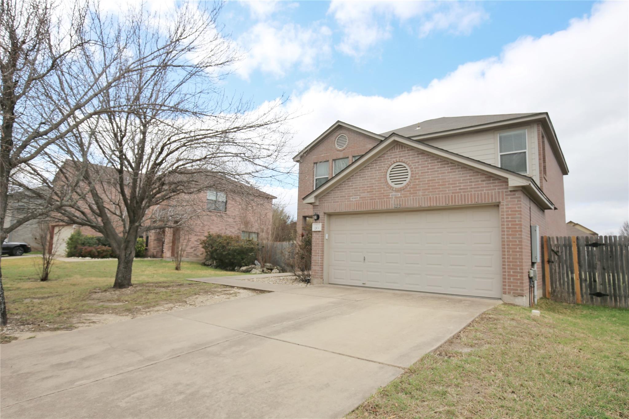 213 Rim Rock DR — photo 3