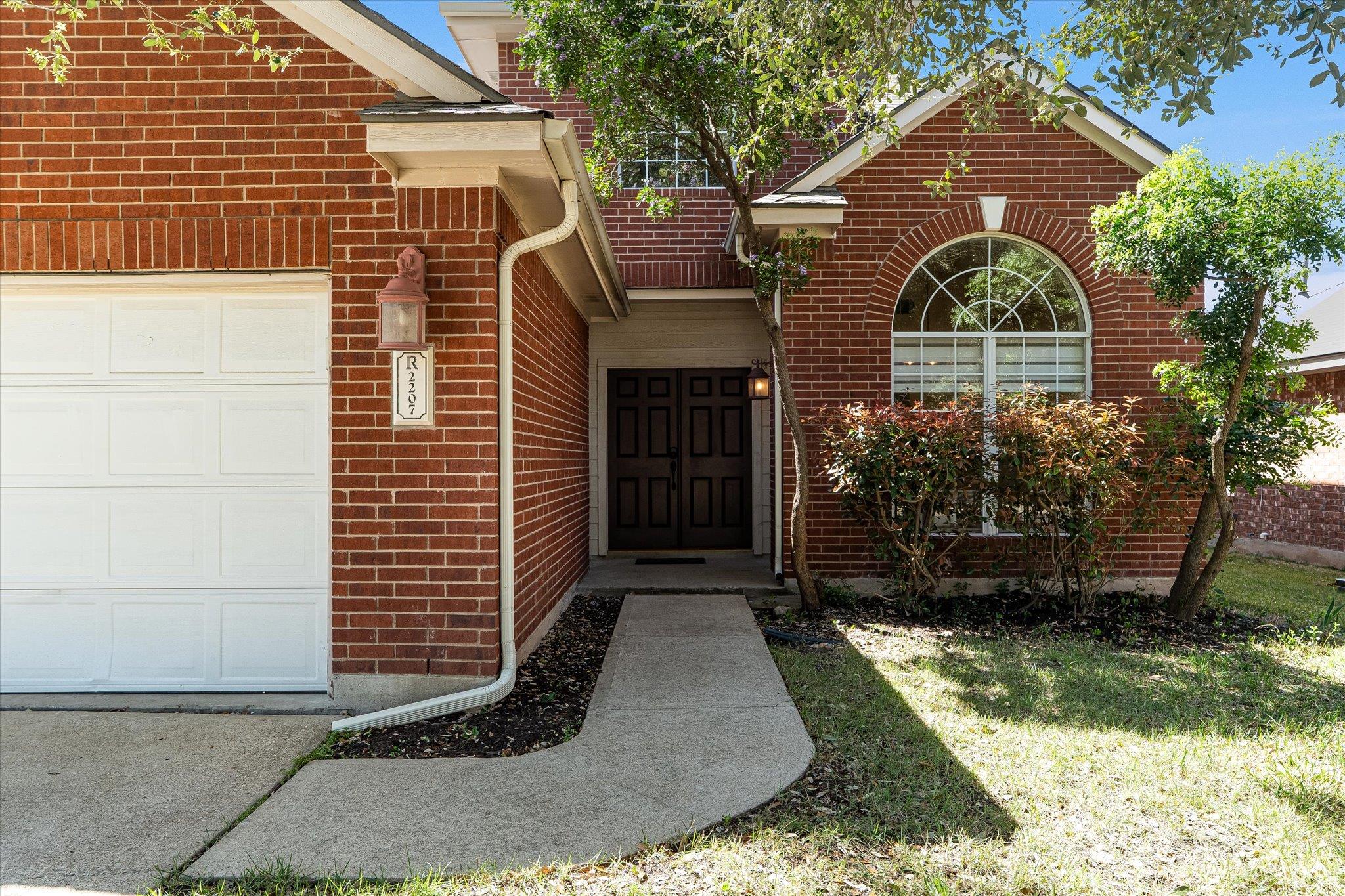 2207 Clover Ridge DR — photo 3