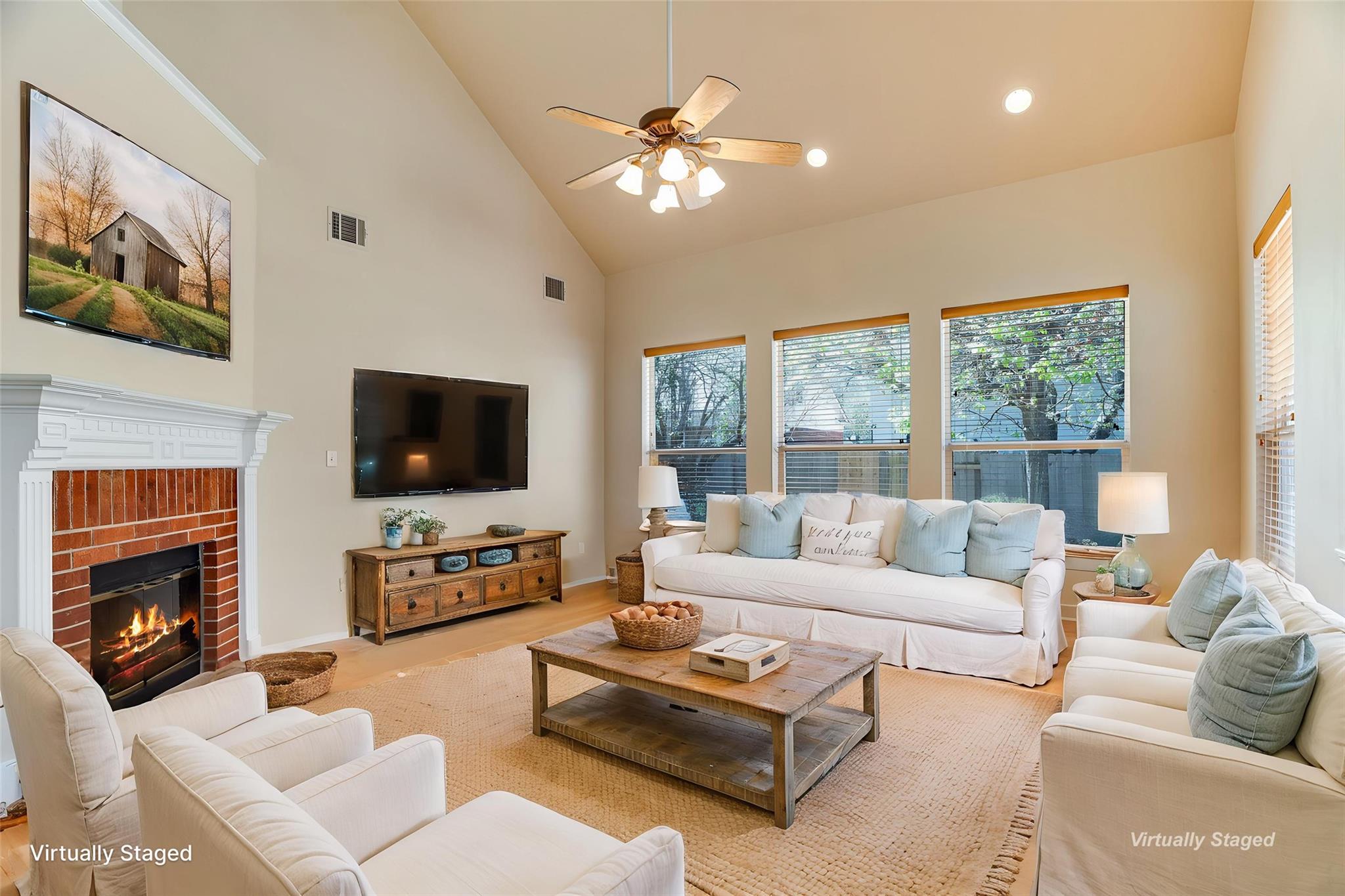 2207 Clover Ridge DR — photo 4