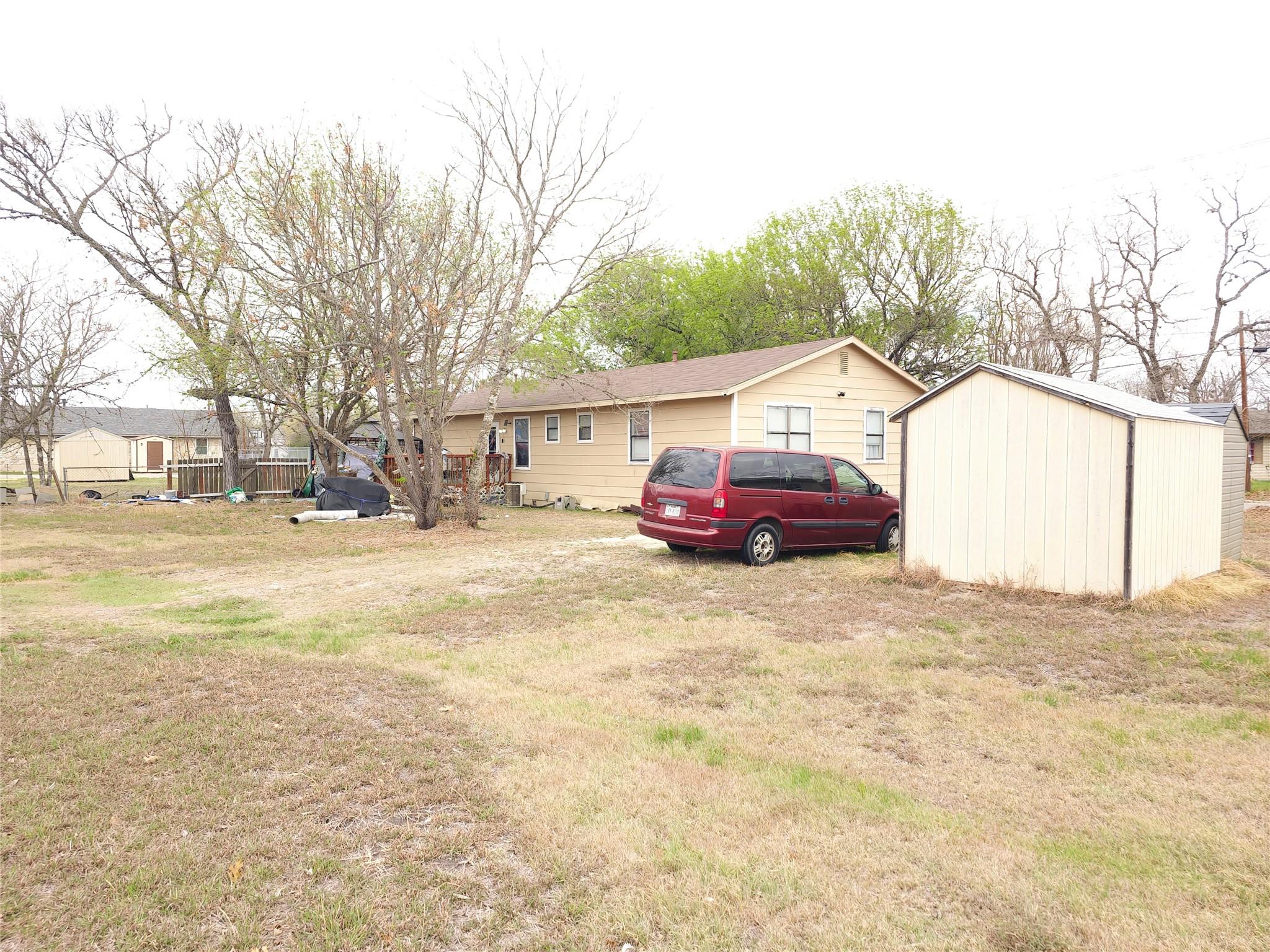 911 Brazos ST — photo 3