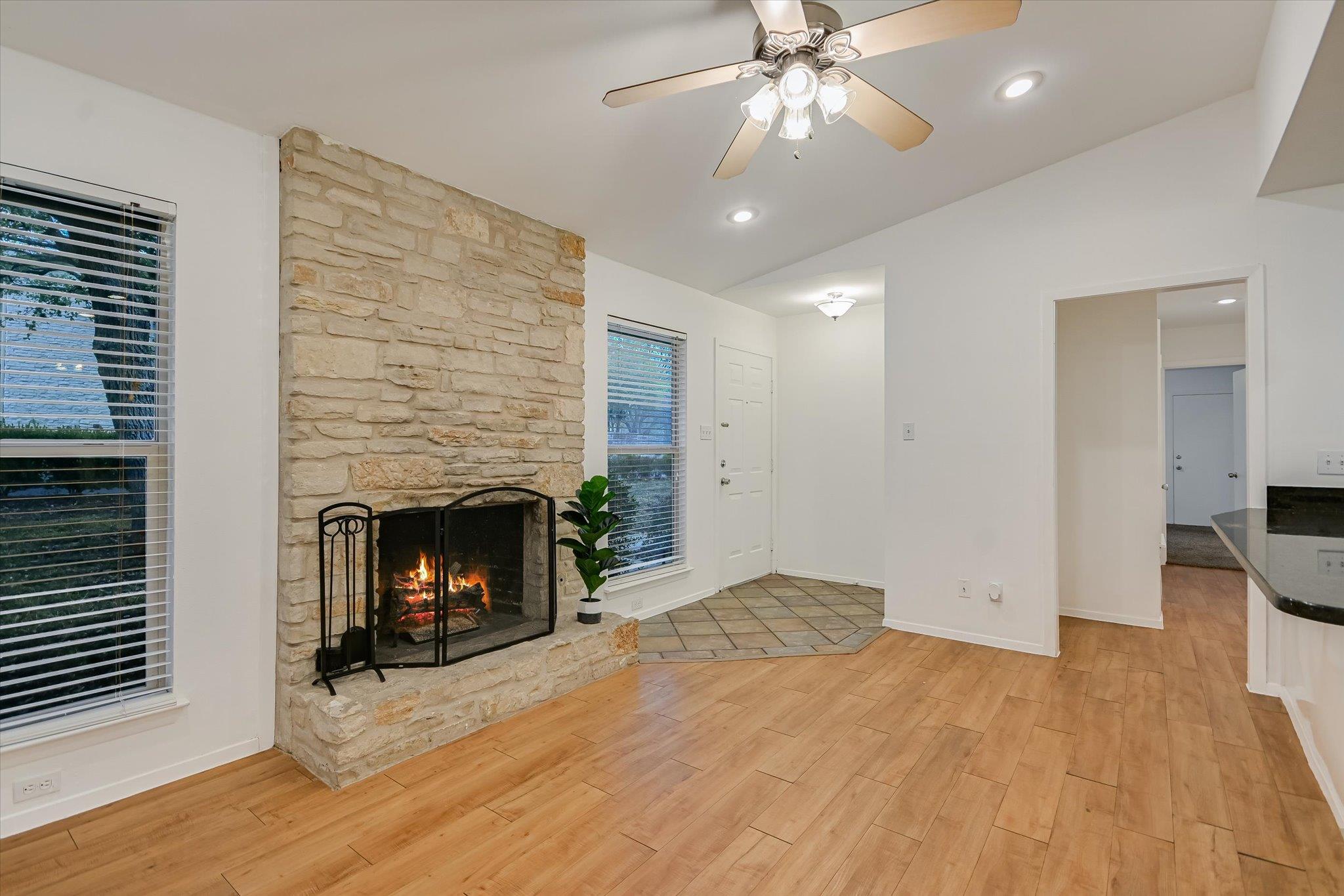3207 Eanes CIR — photo 4