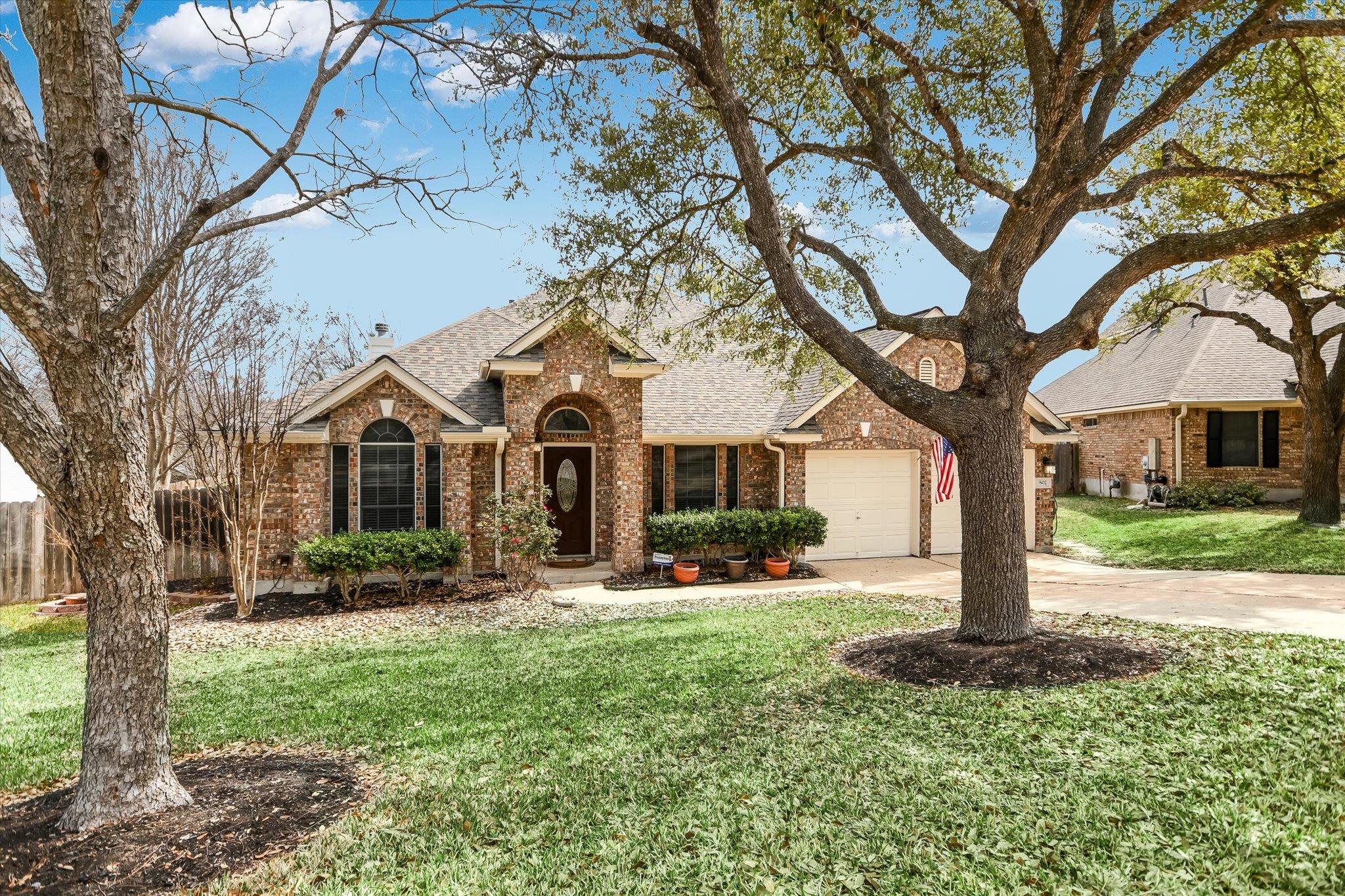 802 Sykes CT — photo 4