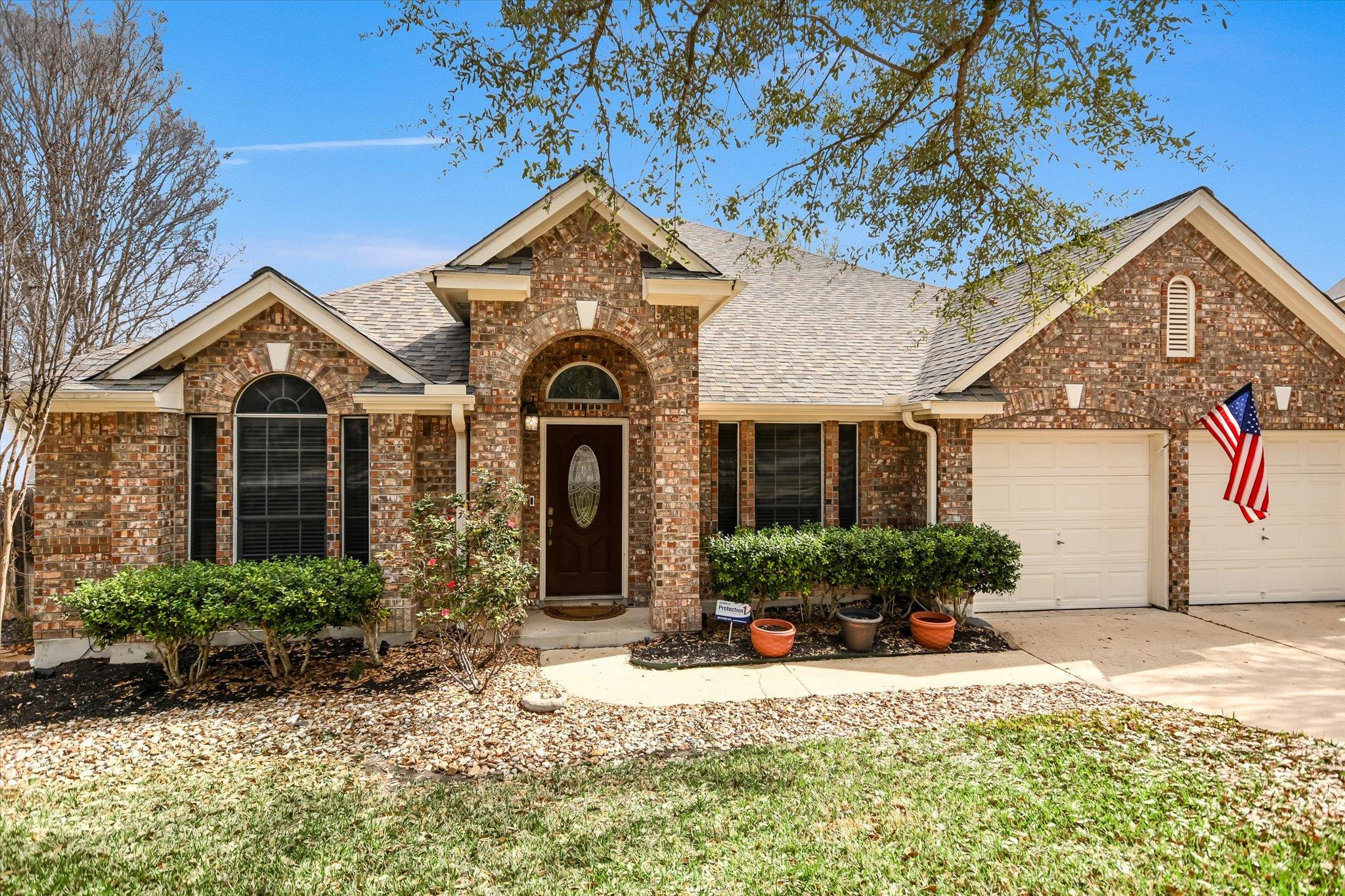 802 Sykes CT — photo 3