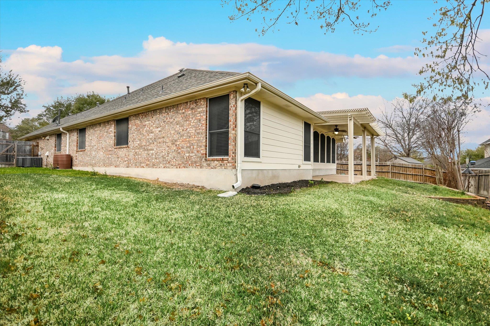 802 Sykes CT — photo 5
