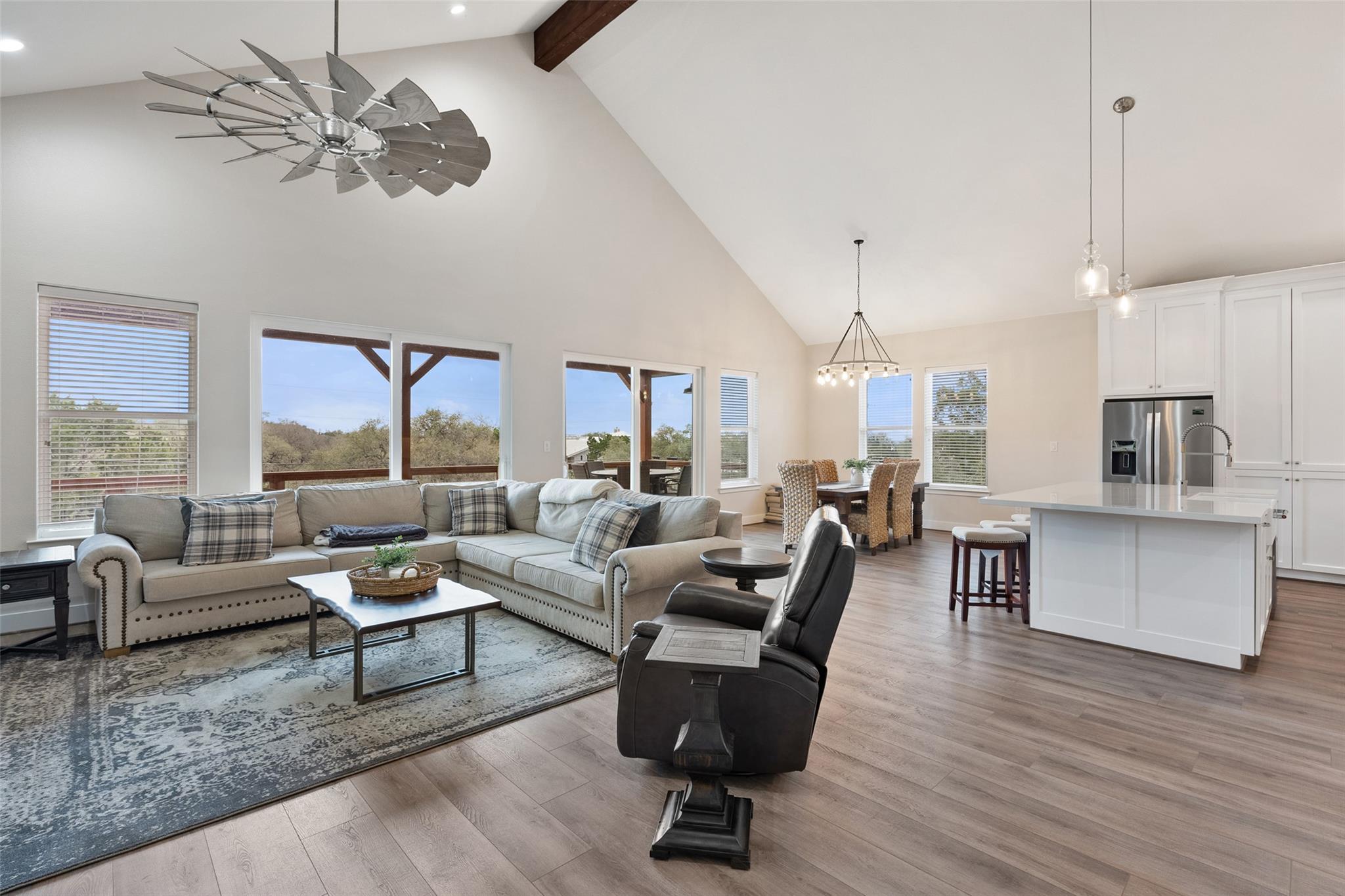 3160 Lakeview DR — photo 3