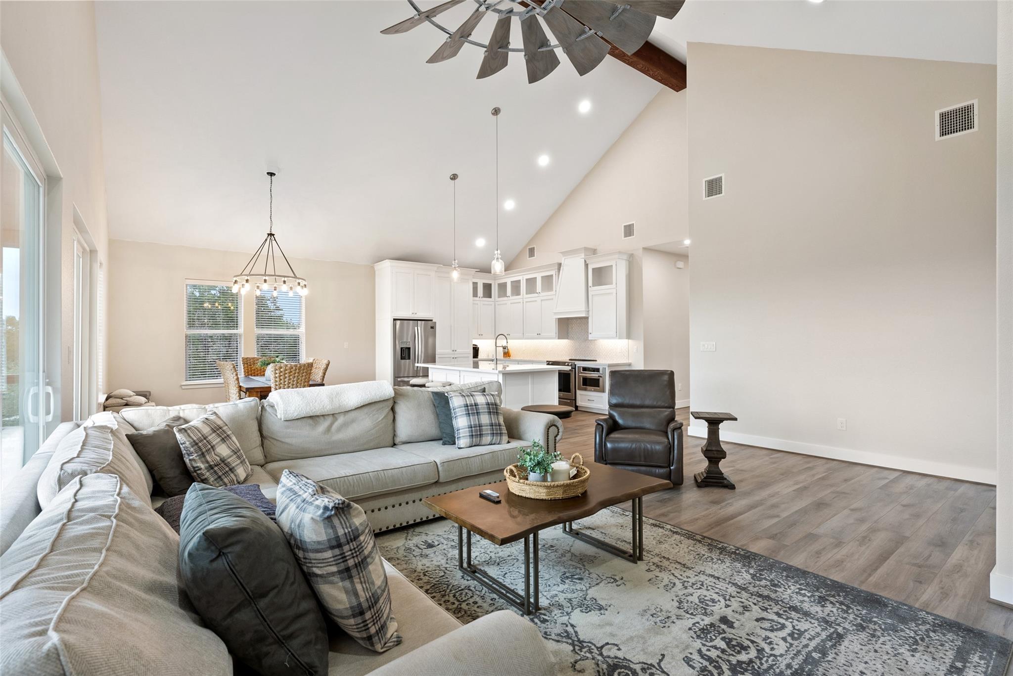 3160 Lakeview DR — photo 4