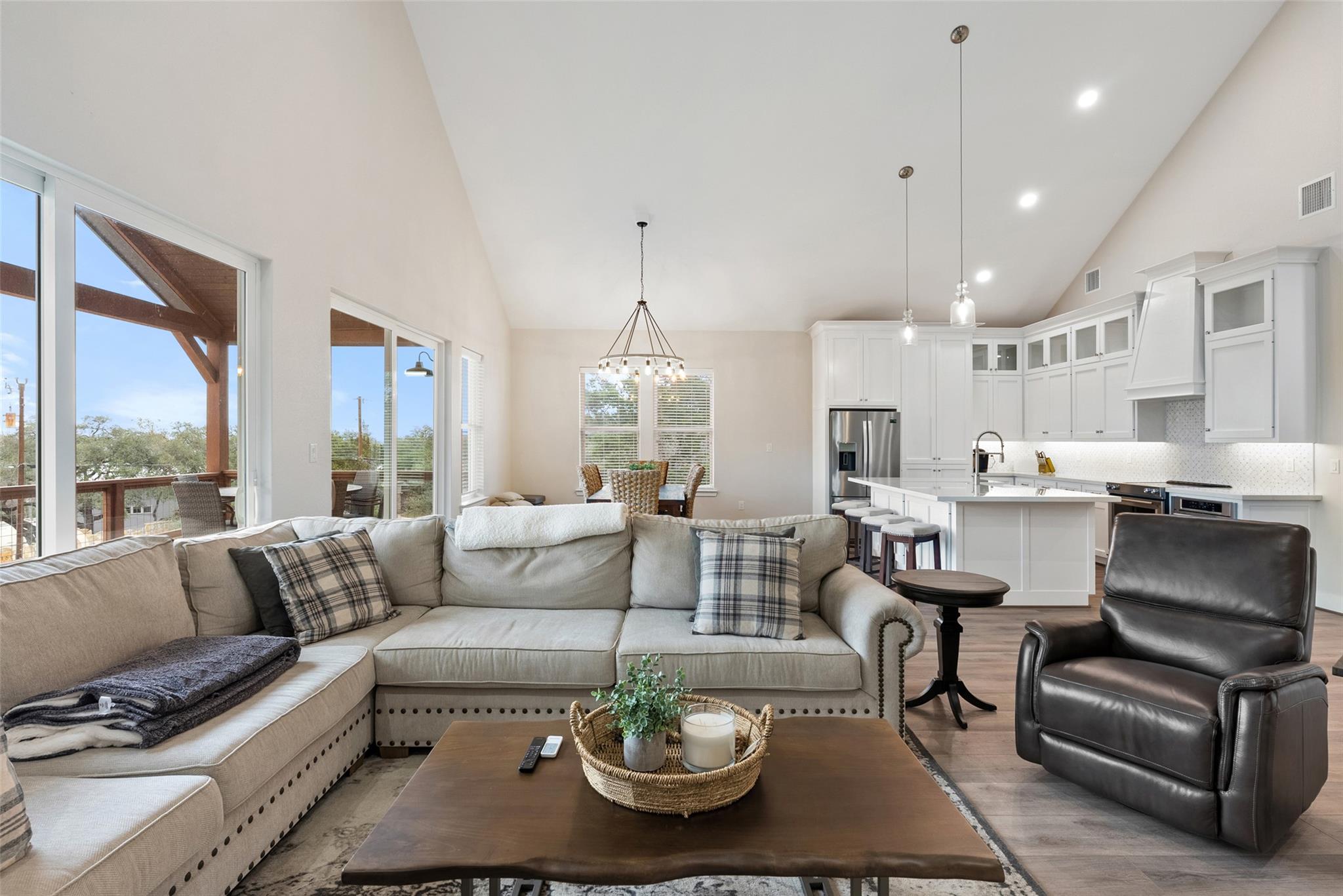 3160 Lakeview DR — photo 5