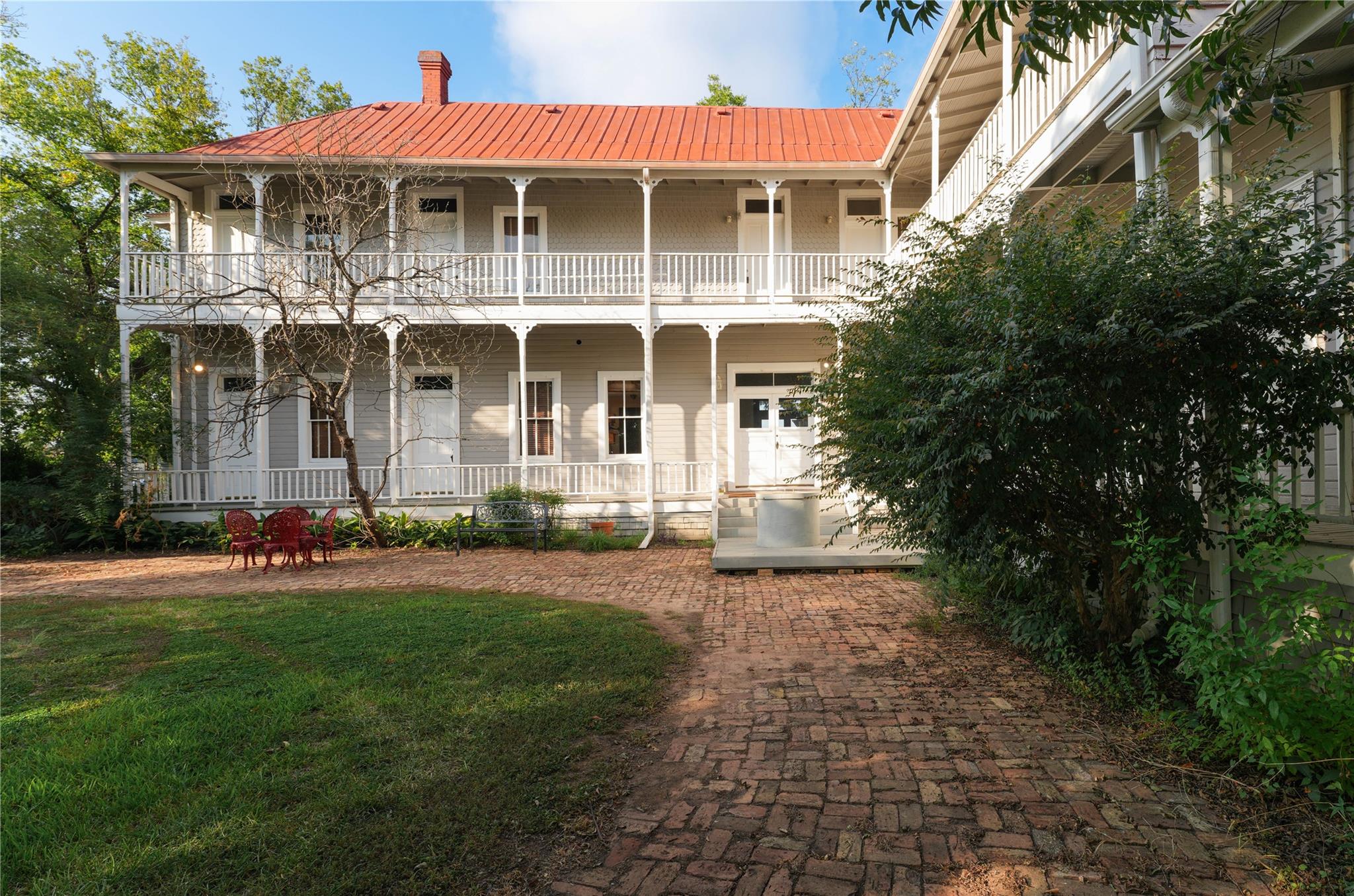 1001 King CT — photo 3