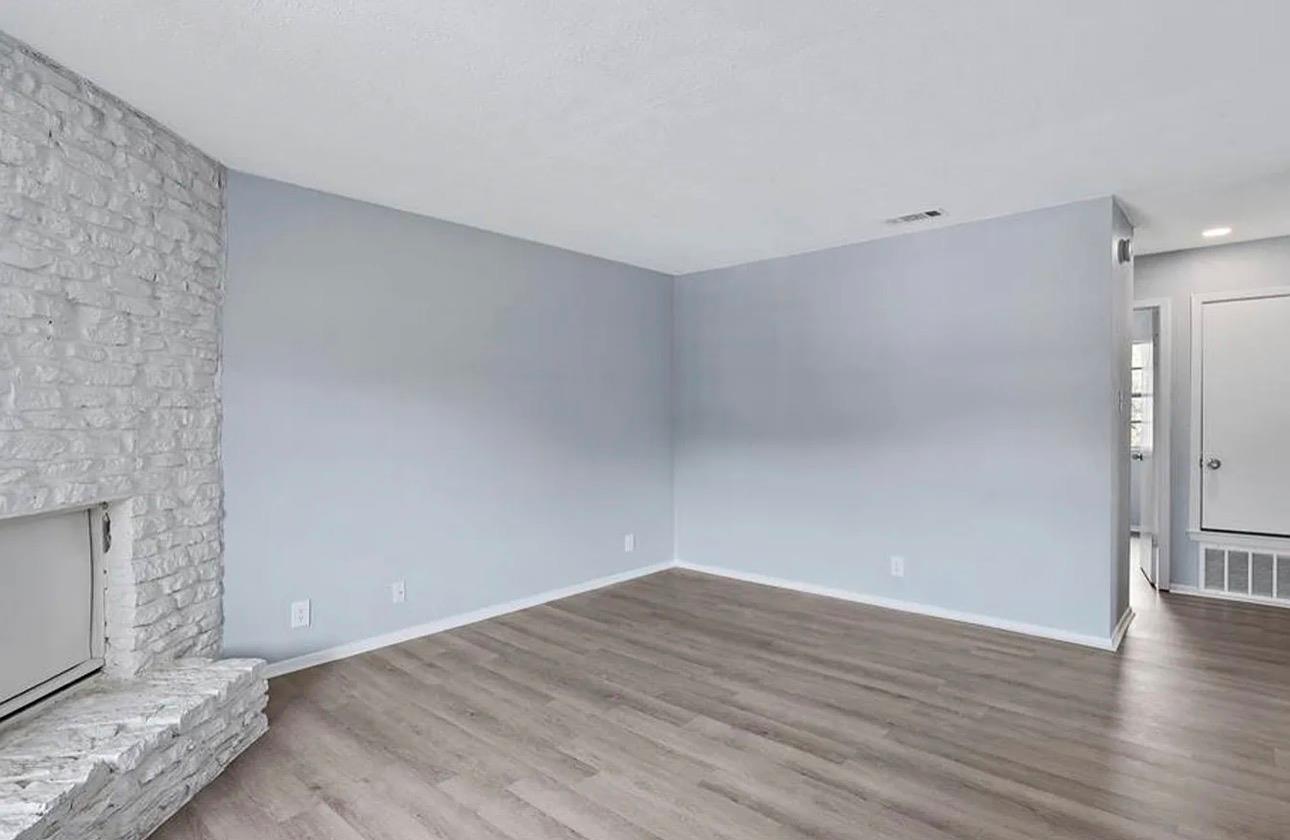 302 Hedgewood DR — photo 4