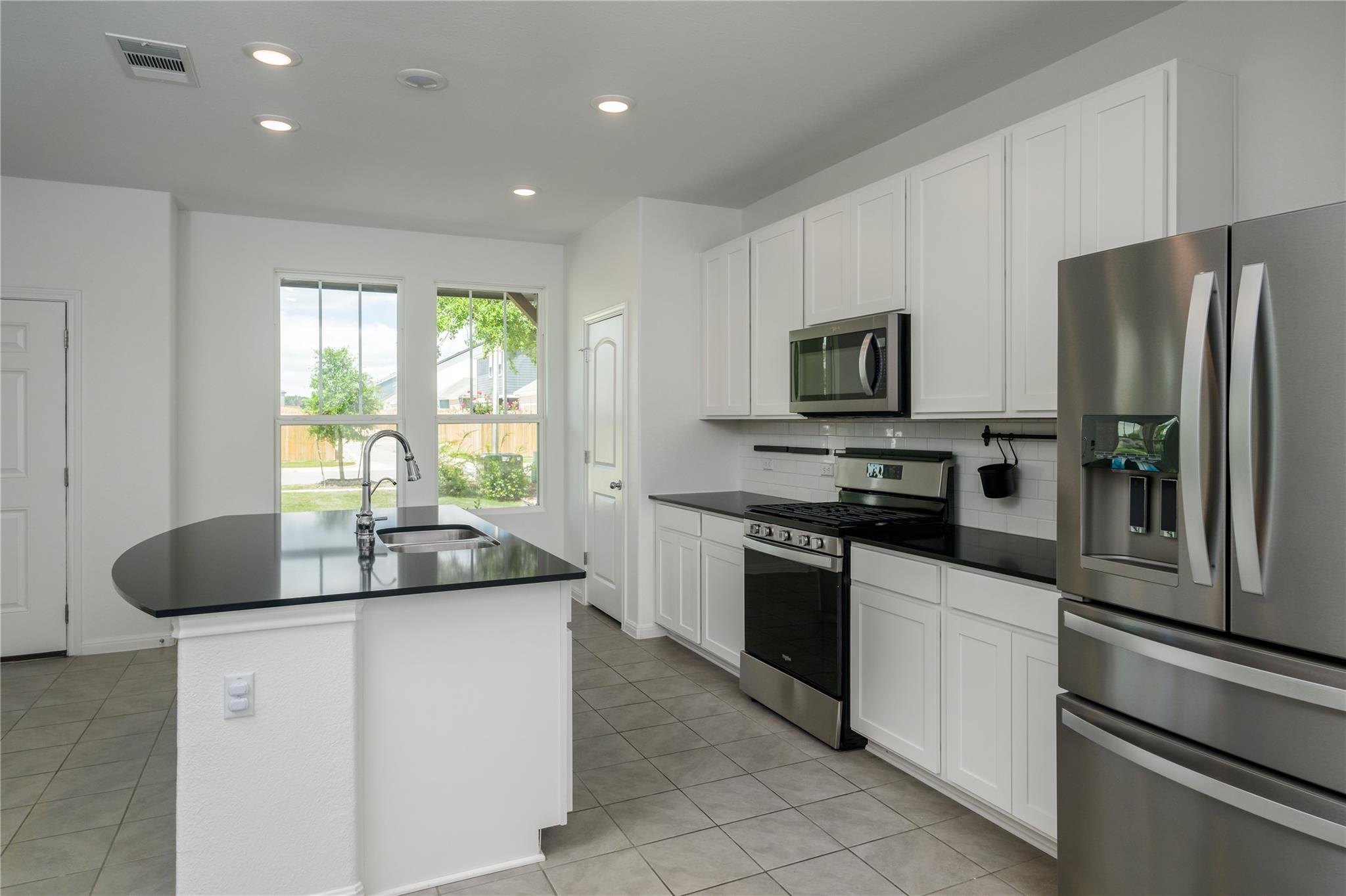 2540 Acoma LN — photo 4