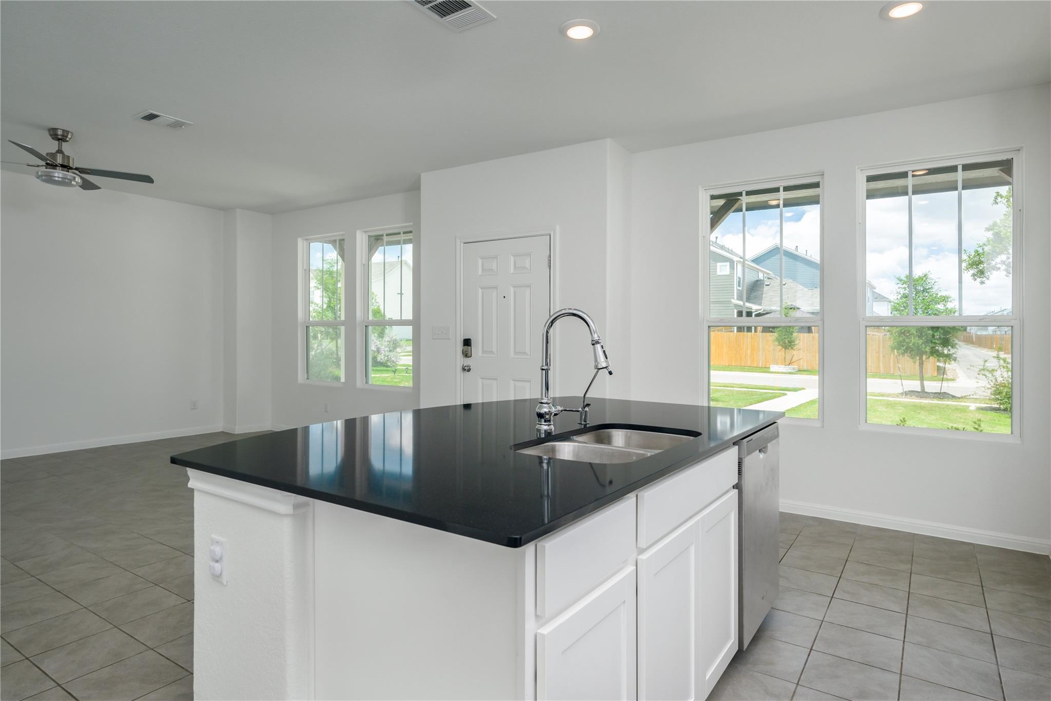 2540 Acoma LN — photo 5