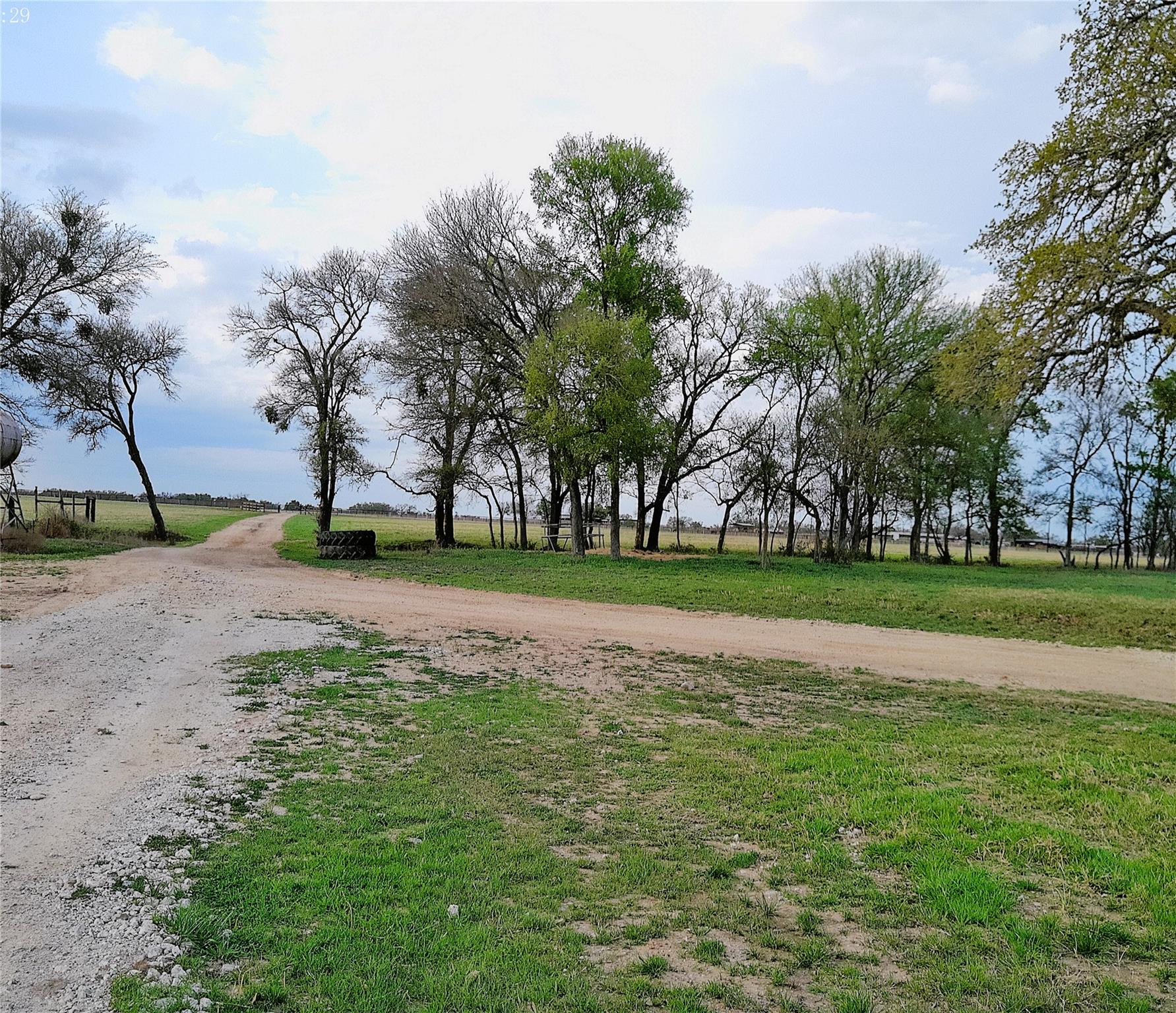 1042 Los Ranchitos RD — photo 4