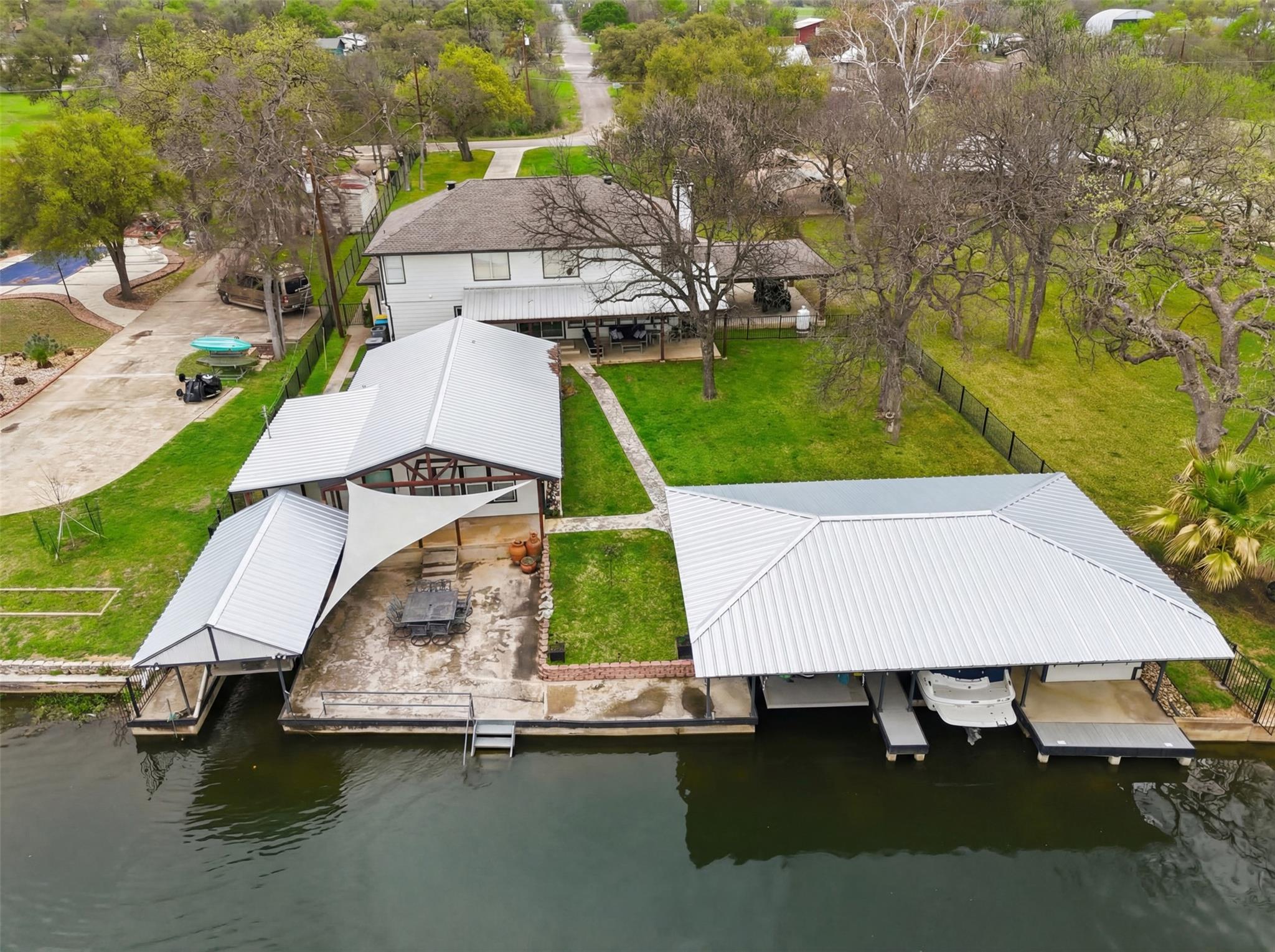 434 Castleshoals DR