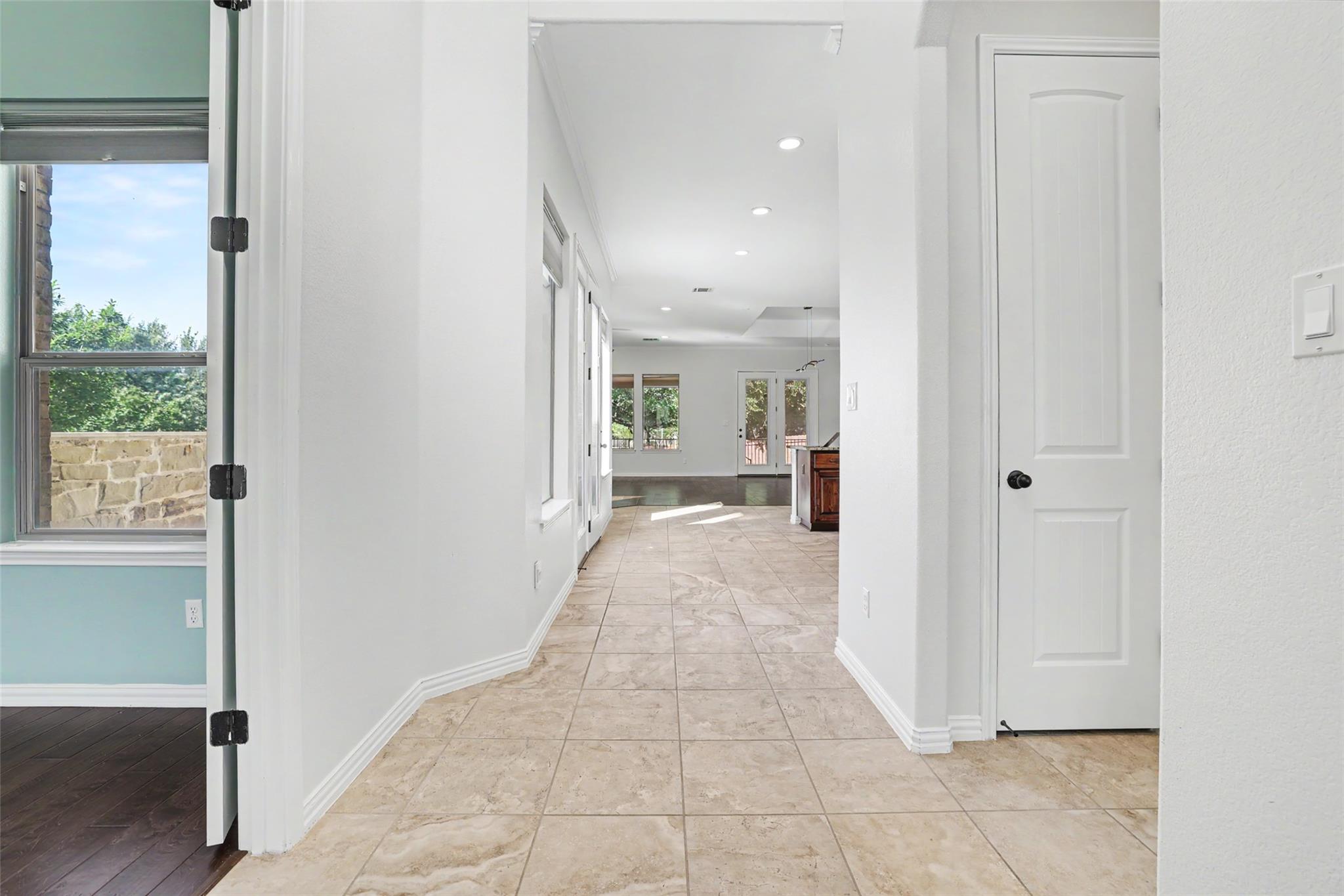 1020 Winding Way DR — photo 4