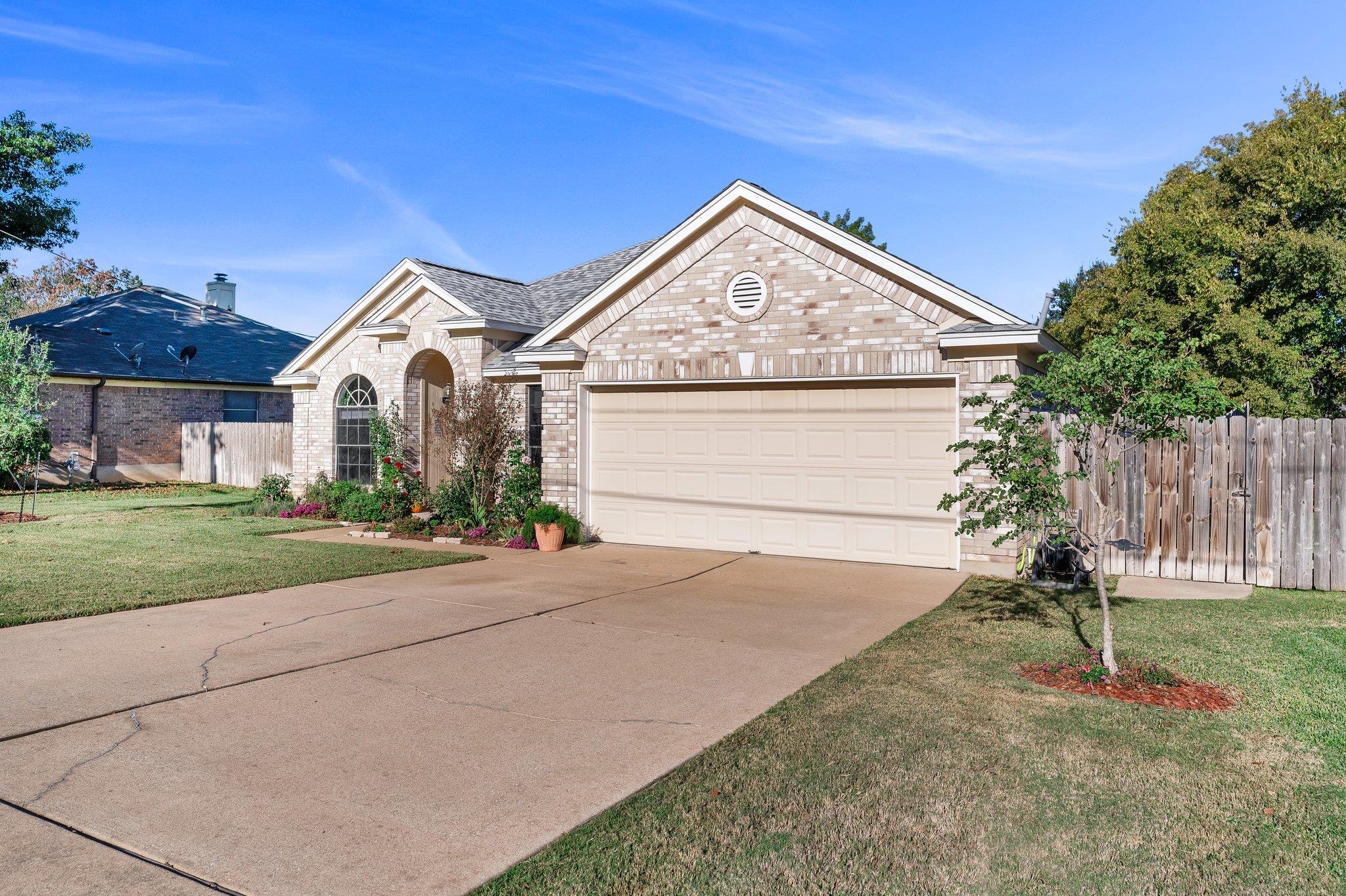 302 Debora DR — photo 3