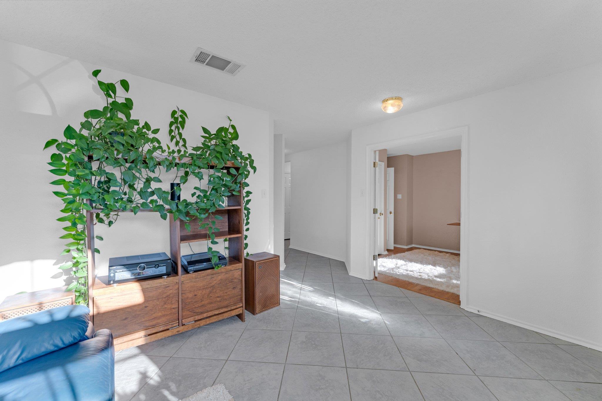 302 Debora DR — photo 4