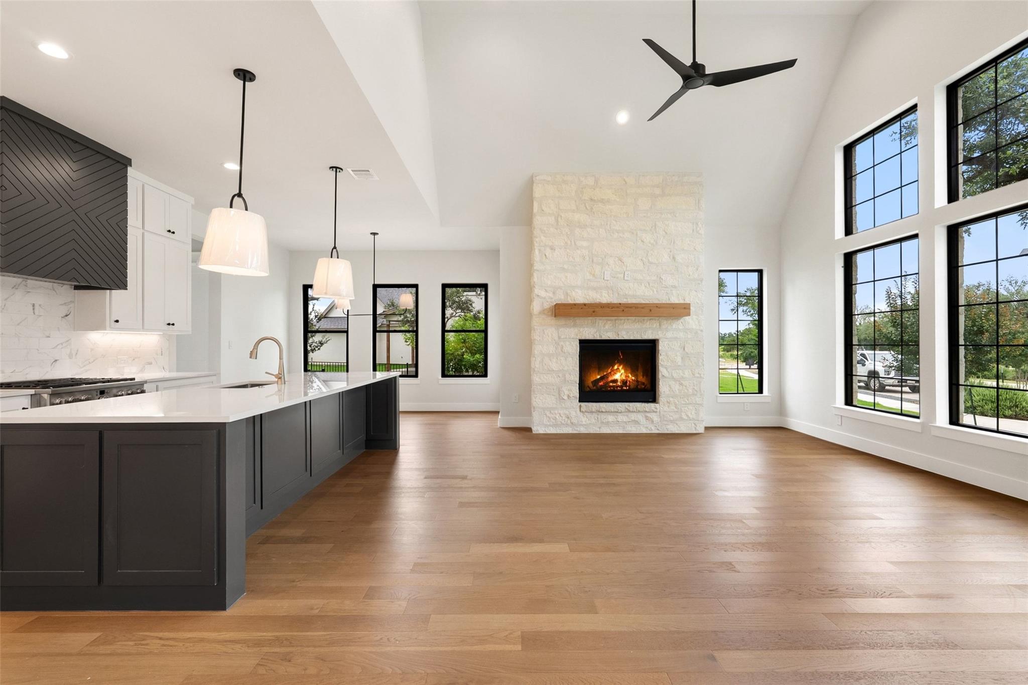 458 Heidi CIR — photo 4