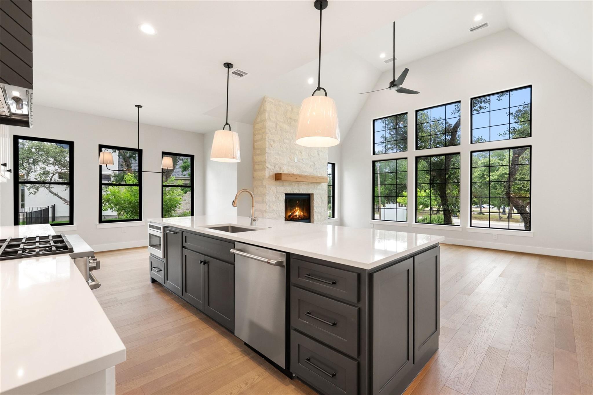 458 Heidi CIR — photo 3