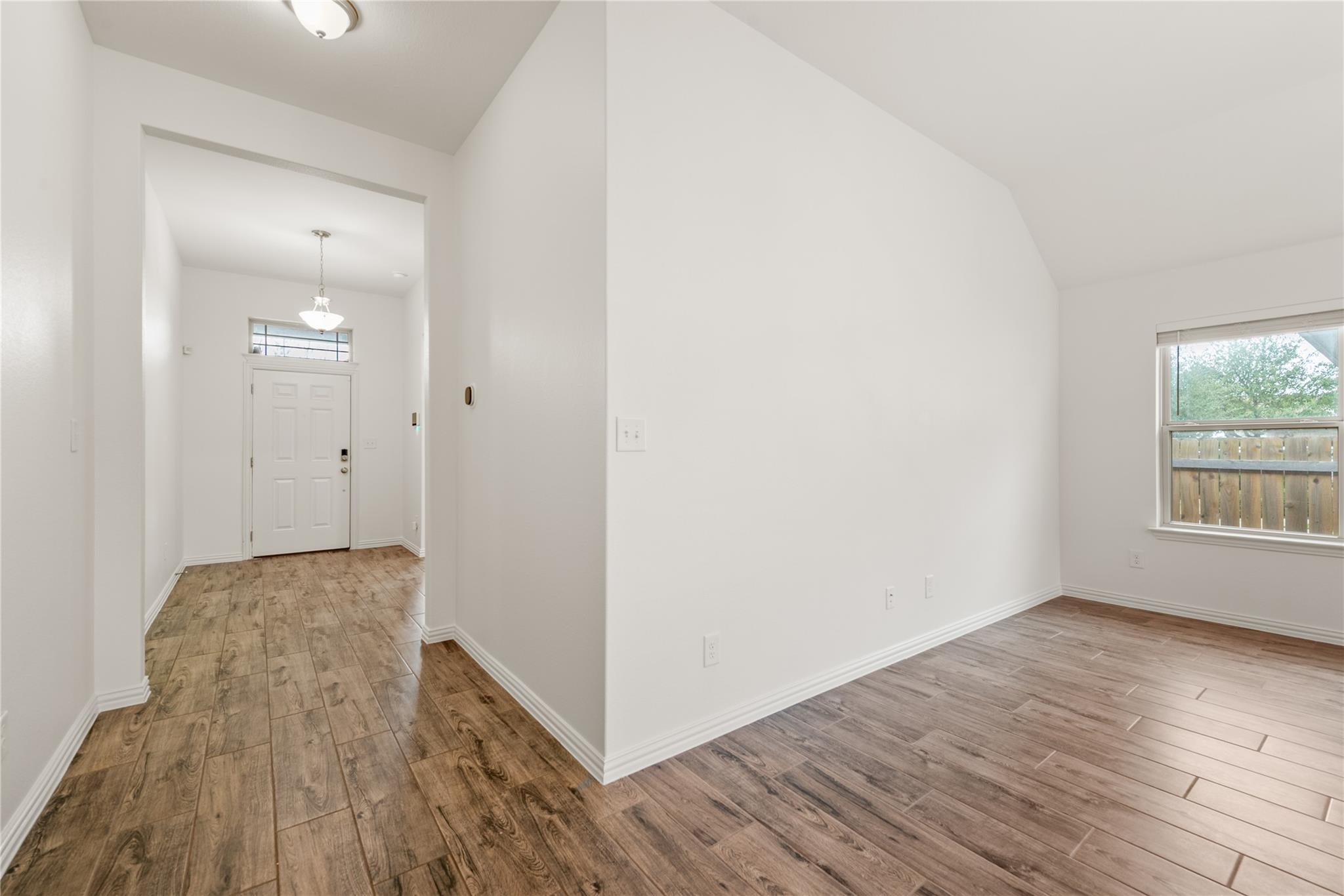 682 Coyote Creek WAY — photo 4