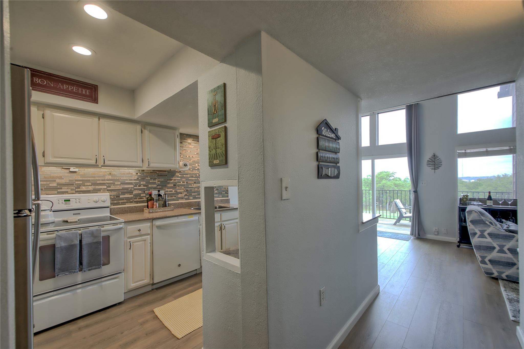 549 Demarett DR — photo 5