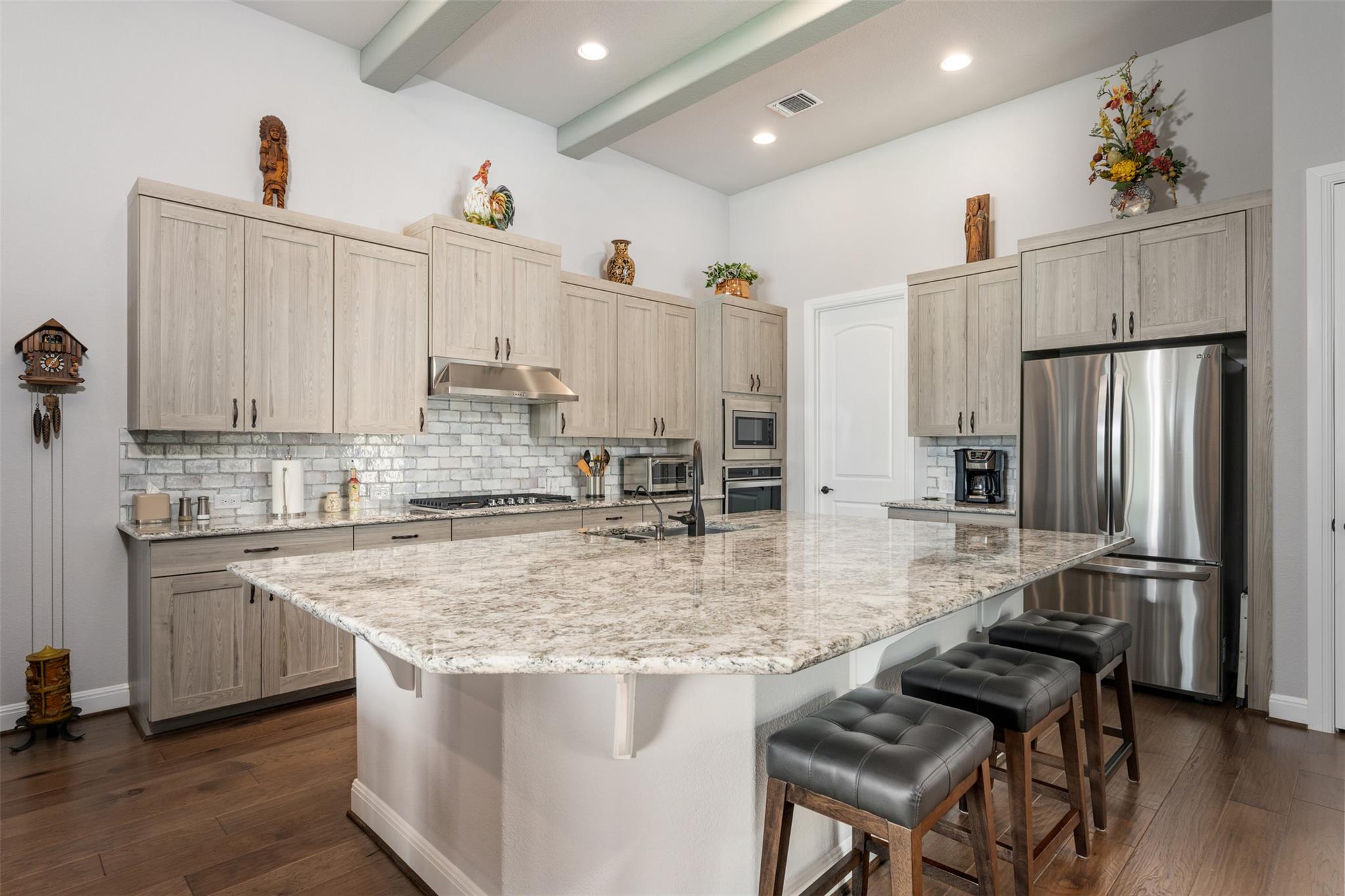 825 Faith DR — photo 4