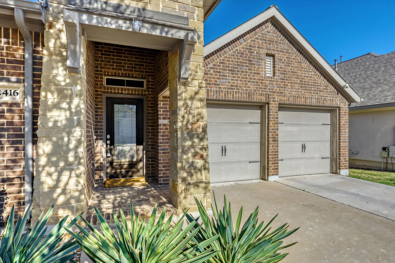 2416 BURBERRY LN — photo 4