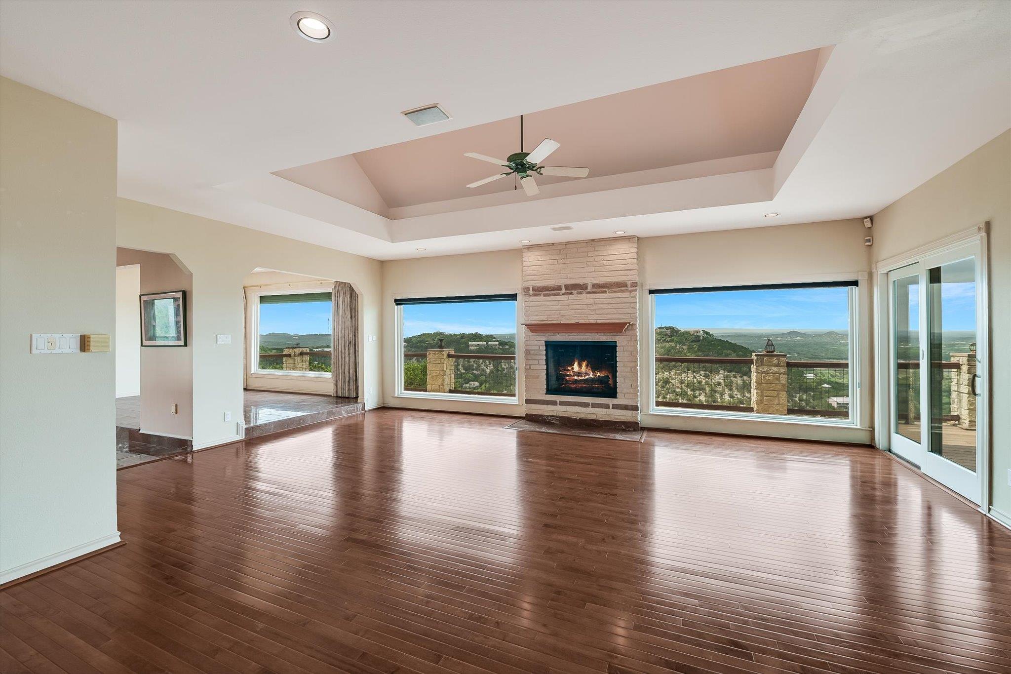 695 Sunset DR — photo 5